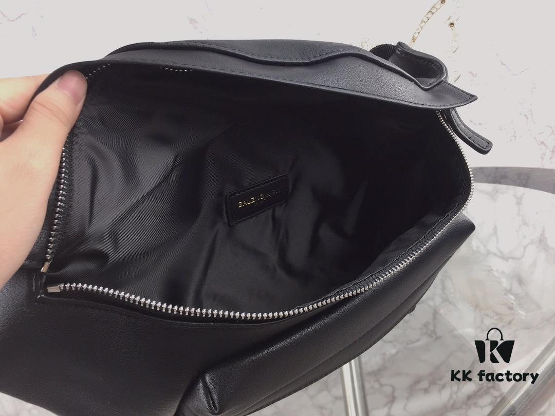 Original Balenciaga Counter Synchronized Update Crossbody Chest Bag Waist Bag Made of Imported Calfskin Simple Dual-Purpose Bag Can Be Used as Chest Bag or Waist Bag Lightweight and Convenient Size: Top Length 40 - Bottom Length 24 - Height 18 - Width 4