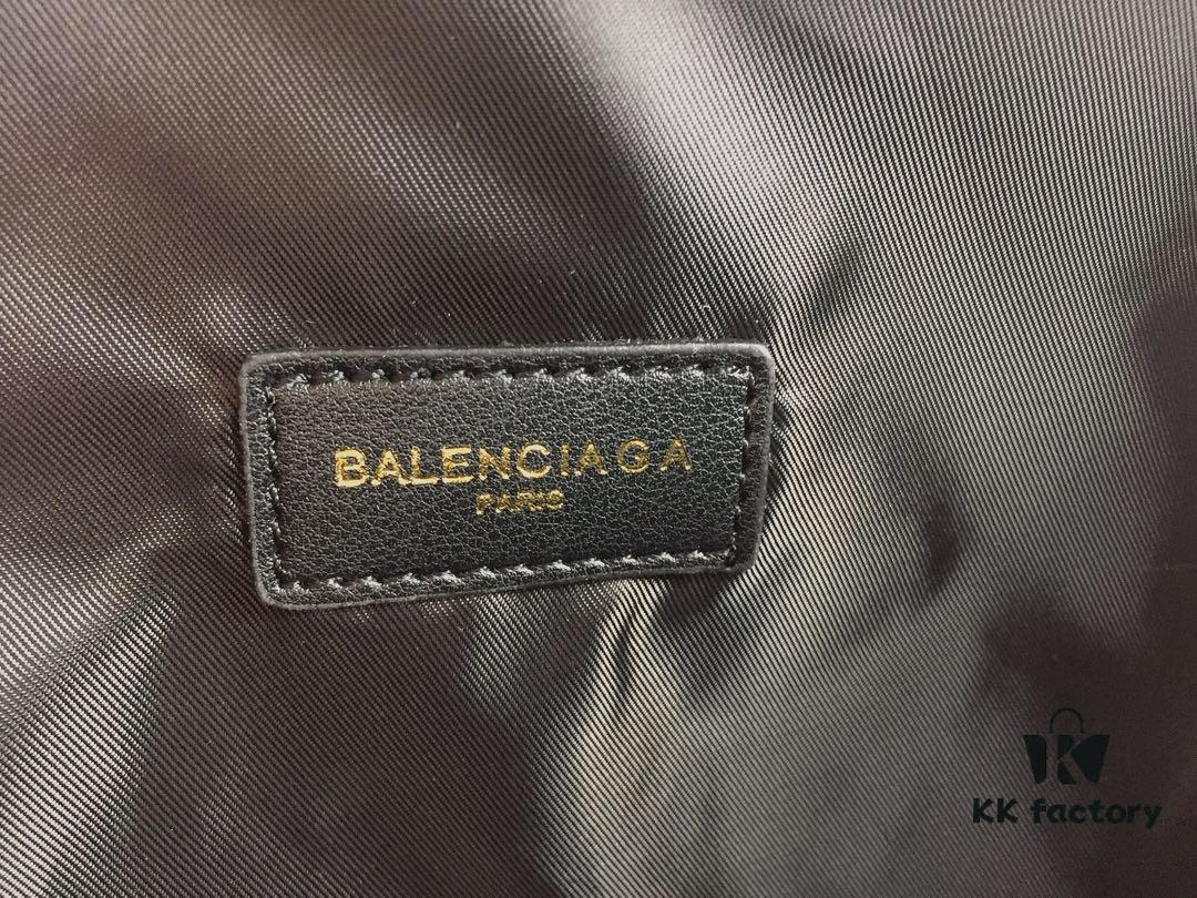 Original Balenciaga Counter Synchronized Update Crossbody Chest Bag Waist Bag Made of Imported Calfskin Simple Dual-Purpose Bag Can Be Used as Chest Bag or Waist Bag Lightweight and Convenient Size: Top Length 40 - Bottom Length 24 - Height 18 - Width 4