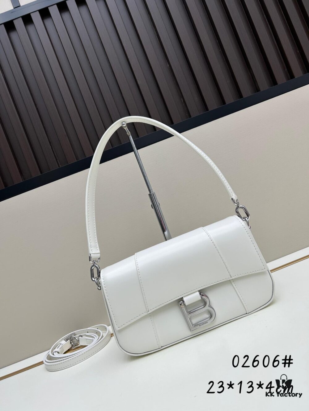 Balenciaga Model: H02606, Size 23x13x4cm, Full-Grain Leather, 2025 New Arrival Unique Design Bag for Early Risers