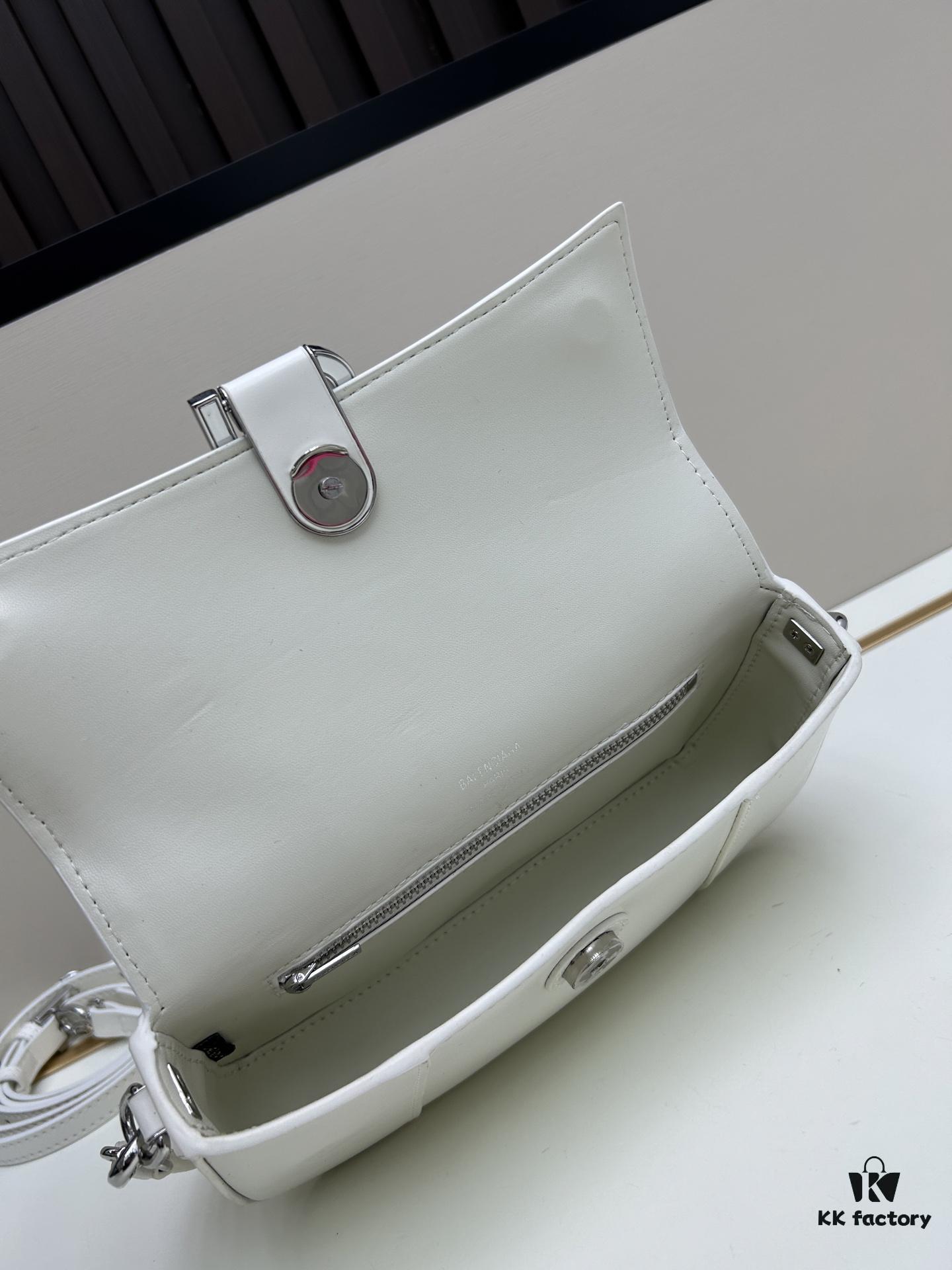 Balenciaga Model: H02606, Size 23x13x4cm, Full-Grain Leather, 2025 New Arrival Unique Design Bag for Early Risers