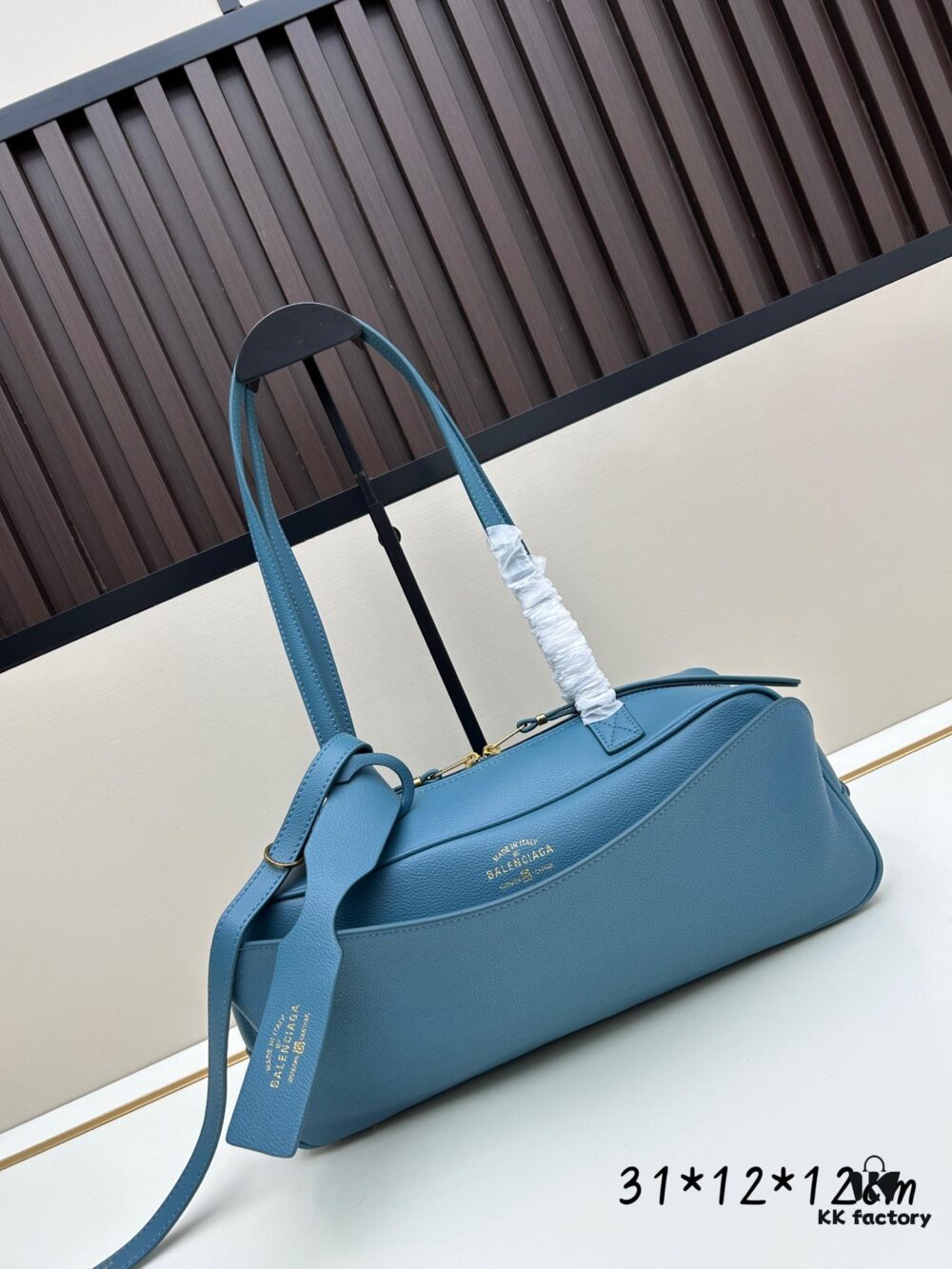 Gift Box Included 🎁, Balenciaga Size 30.9X11.9X11.9cm, Full-Grain Leather Material, 2025 New Minimalist Tote Bag 🛍️ Essential for Early Risers