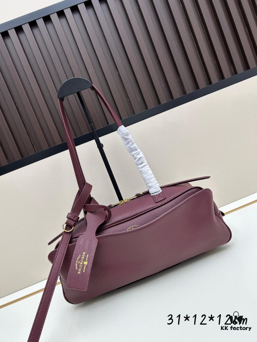 Gift Box Included 🎁, Balenciaga Size 30.9X11.9X11.9cm, Full-Grain Leather Material, 2025 New Minimalist Tote Bag 🛍️ Essential for Early Risers