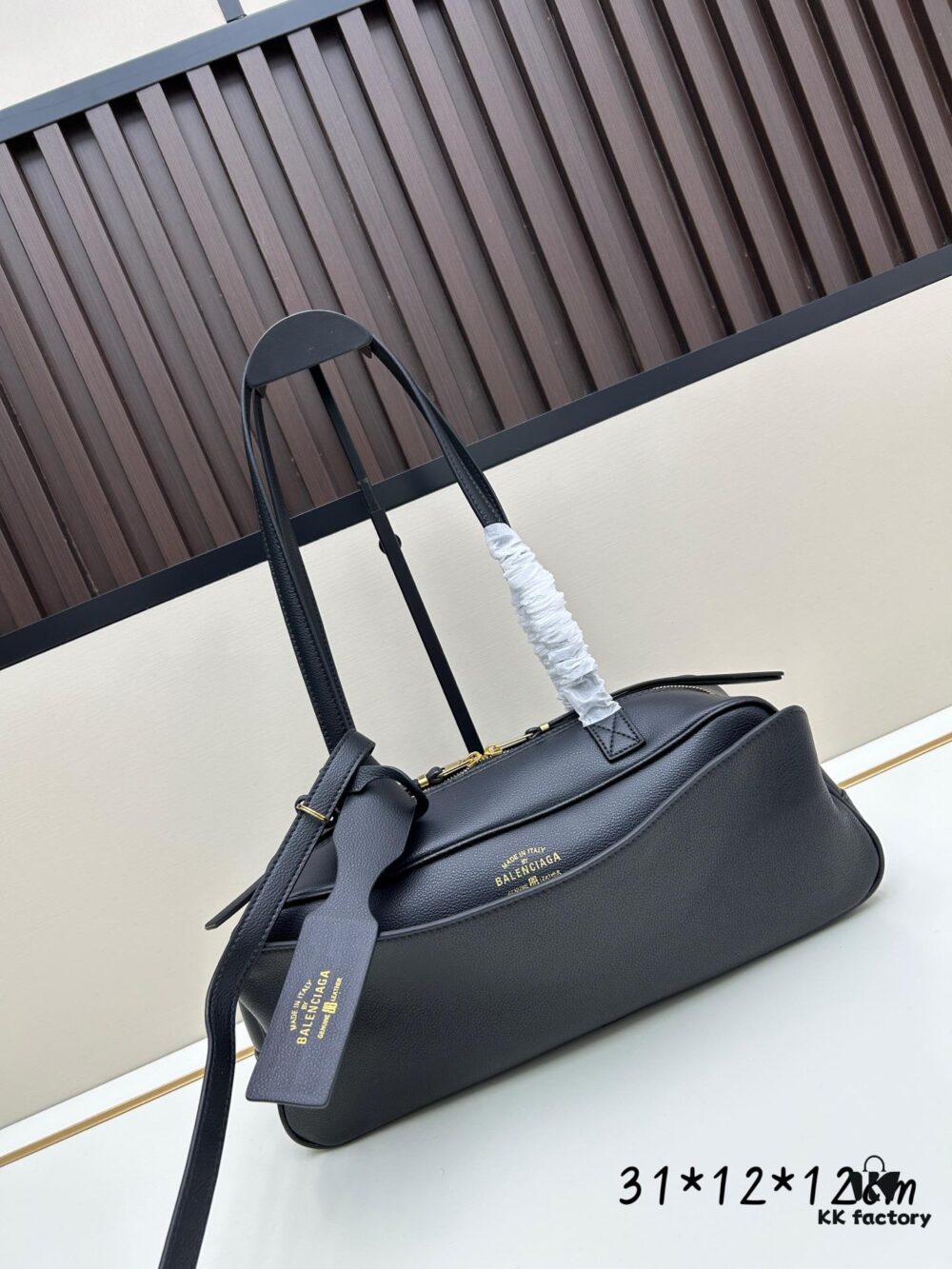 Gift Box Included 🎁, Balenciaga Size 30.9X11.9X11.9cm, Full-Grain Leather, 2025 New Niche Tote Bag 🛍️ Essential for Early Risers