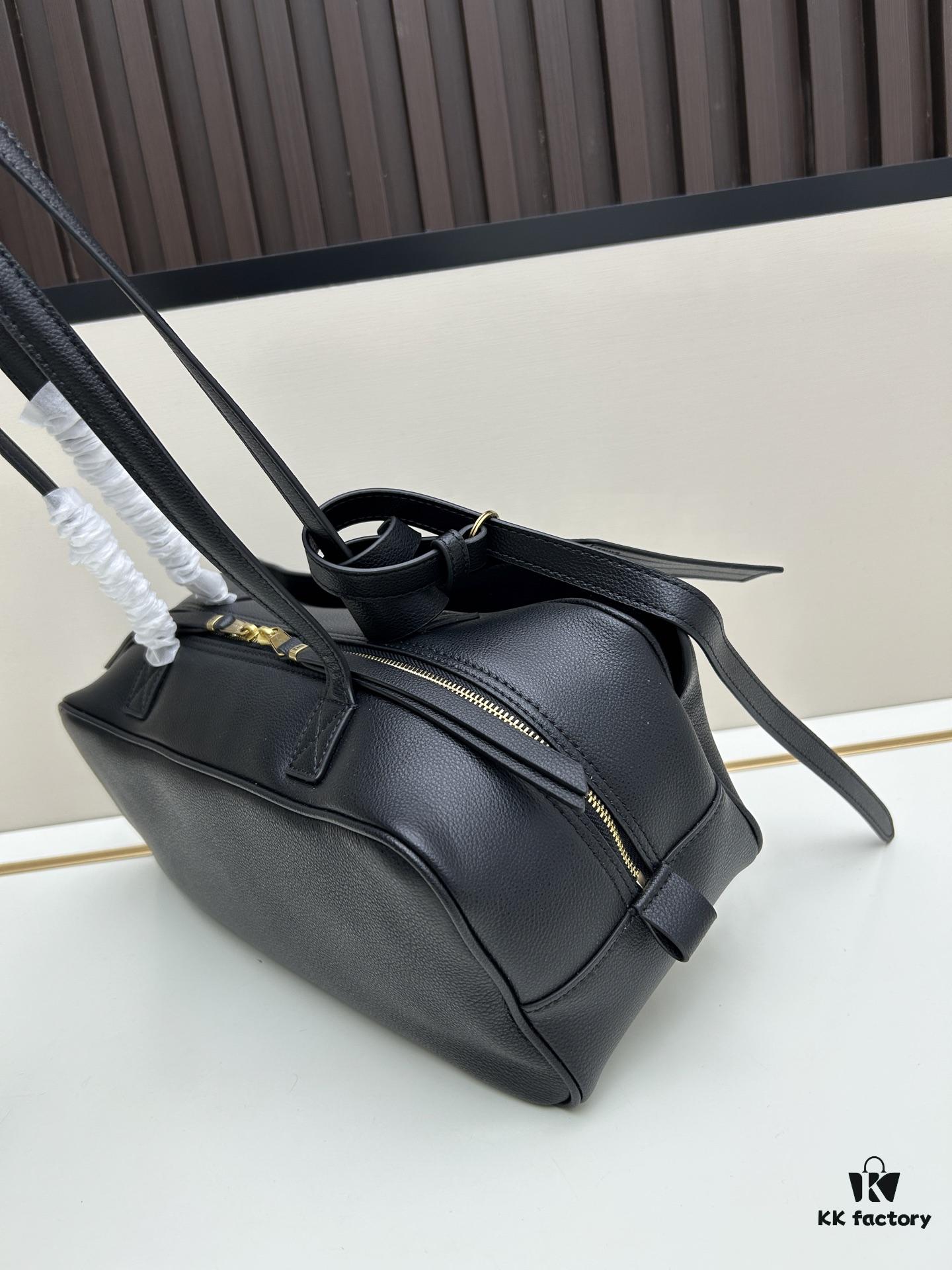 Gift Box Included 🎁, Balenciaga Size 30.9X11.9X11.9cm, Full-Grain Leather, 2025 New Niche Tote Bag 🛍️ Essential for Early Risers