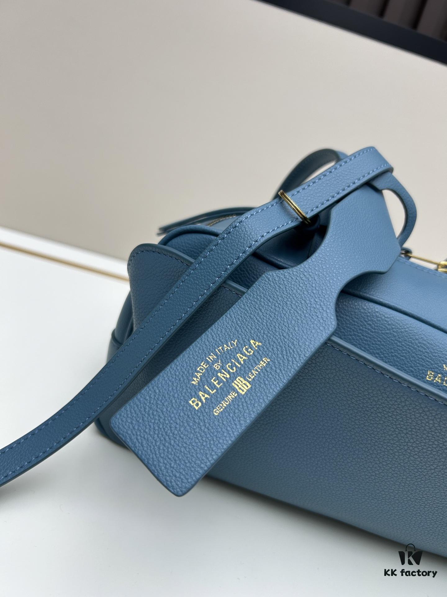 Gift Box Included 🎁, Balenciaga Size 30.9X11.9X11.9cm, Full-Grain Leather Material, 2025 New Minimalist Tote Bag 🛍️ Essential for Early Risers