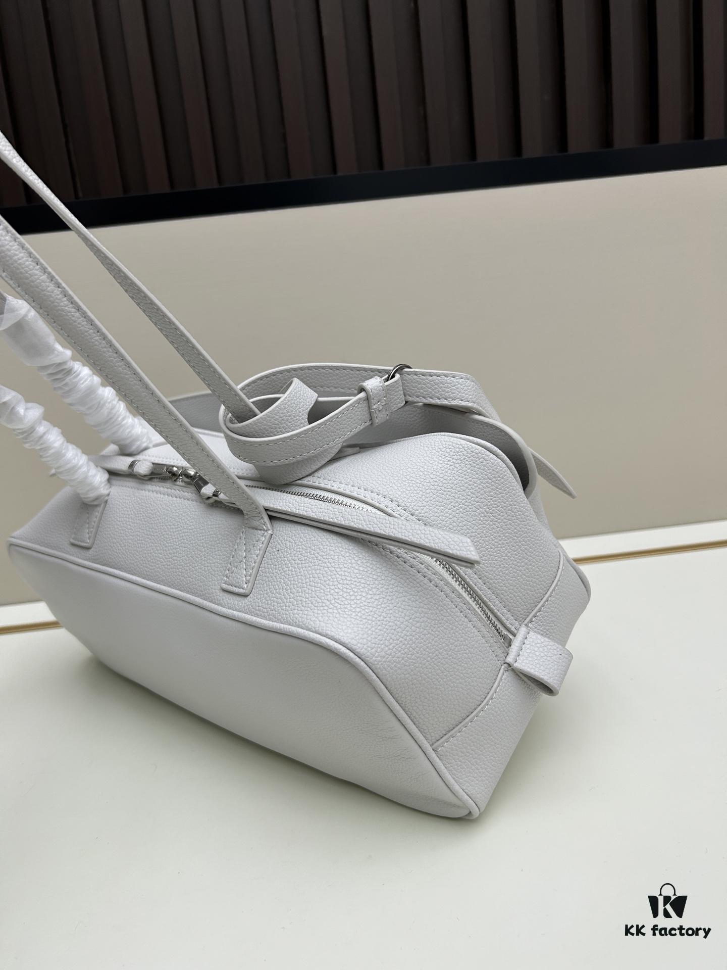 Gift Box Included 🎁, Balenciaga Size 30.9X11.9X11.9cm, Full-Grain Leather Material, 2025 New Minimalist Tote Bag 🛍️ Essential for Early Risers