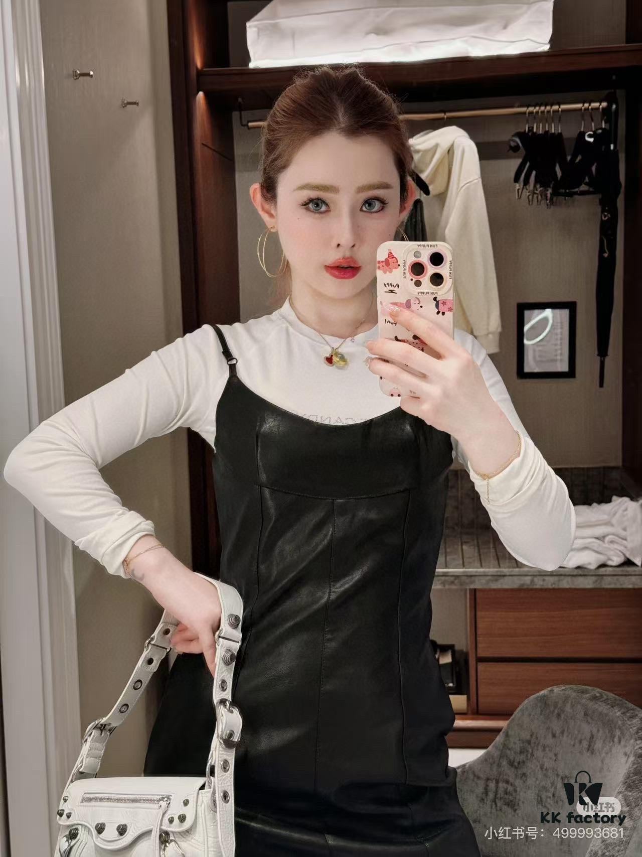 Balenciaga Le Cagole New Sling Bag - Italian Imported Leather, Minimalist Design, Practical Size 28x15x5