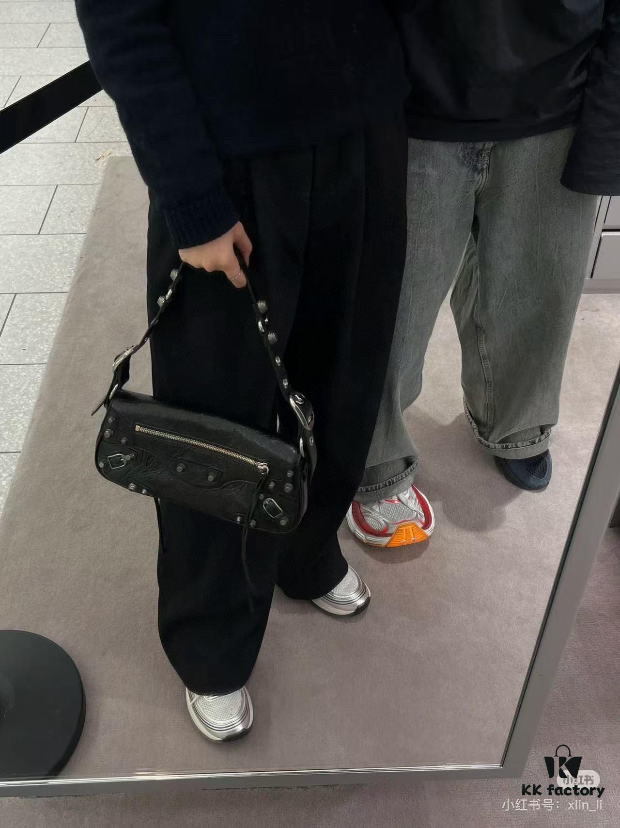 Balenciaga Le Cagole New Sling Bag - Italian Imported Leather, Minimalist Design, Practical Size 28x15x5