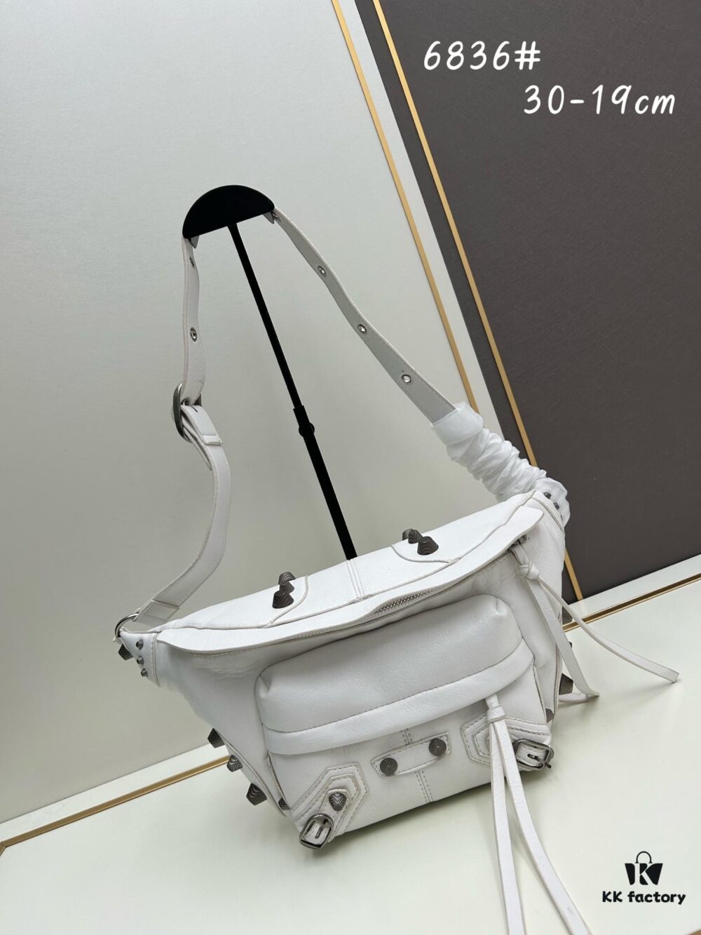 Balenciaga LE CAGOLE ||| LE CAGOLE MEN Medium Black Grained Lamb Leather Belt Bag