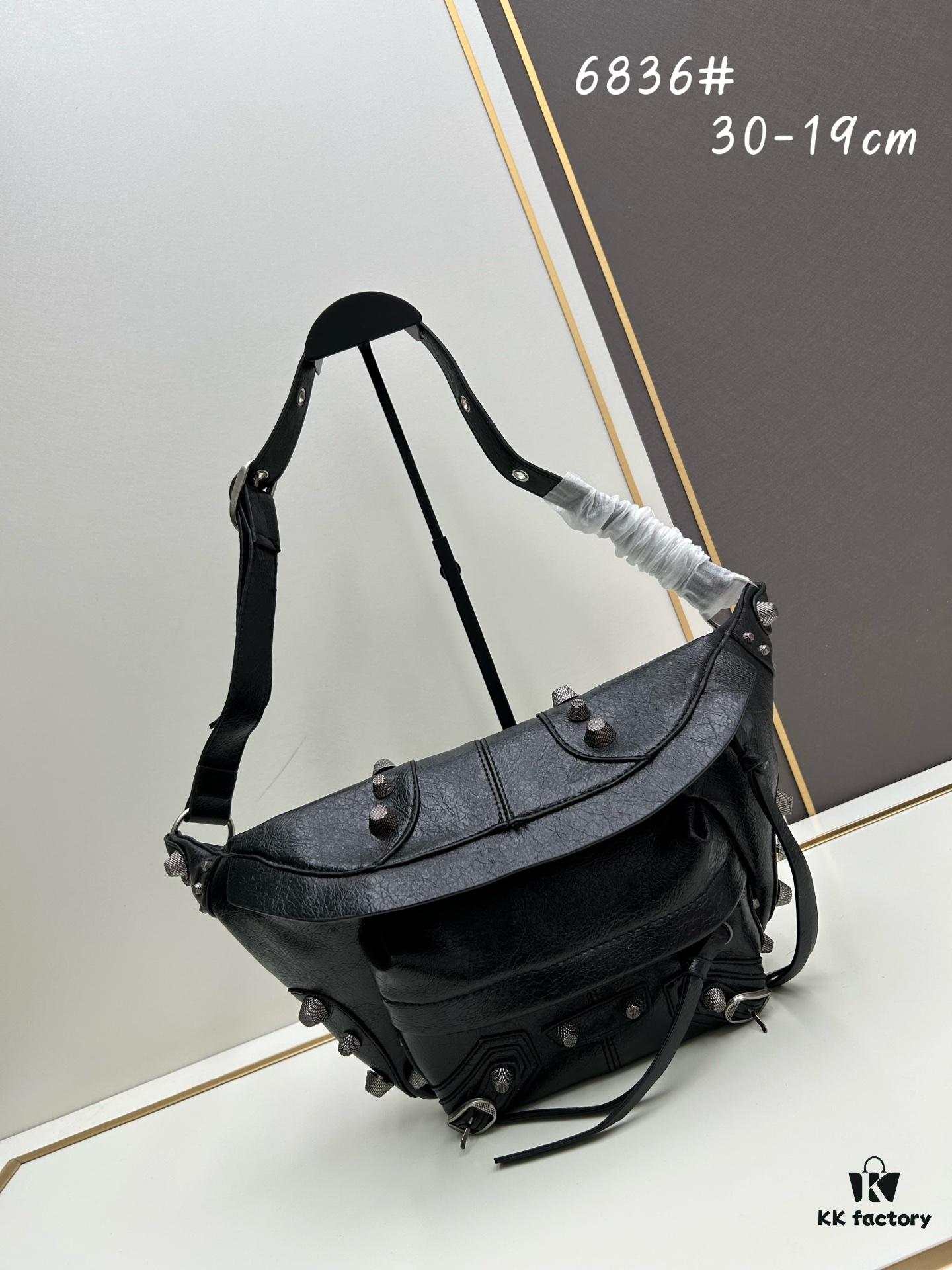 Balenciaga LE CAGOLE ||| LE CAGOLE MEN Medium Waist Bag in Black Fine-Grain Lambskin