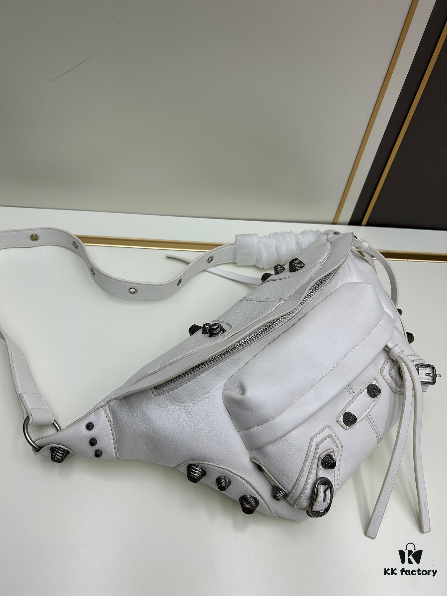 Balenciaga LE CAGOLE ||| LE CAGOLE MEN Medium Black Grained Lamb Leather Belt Bag