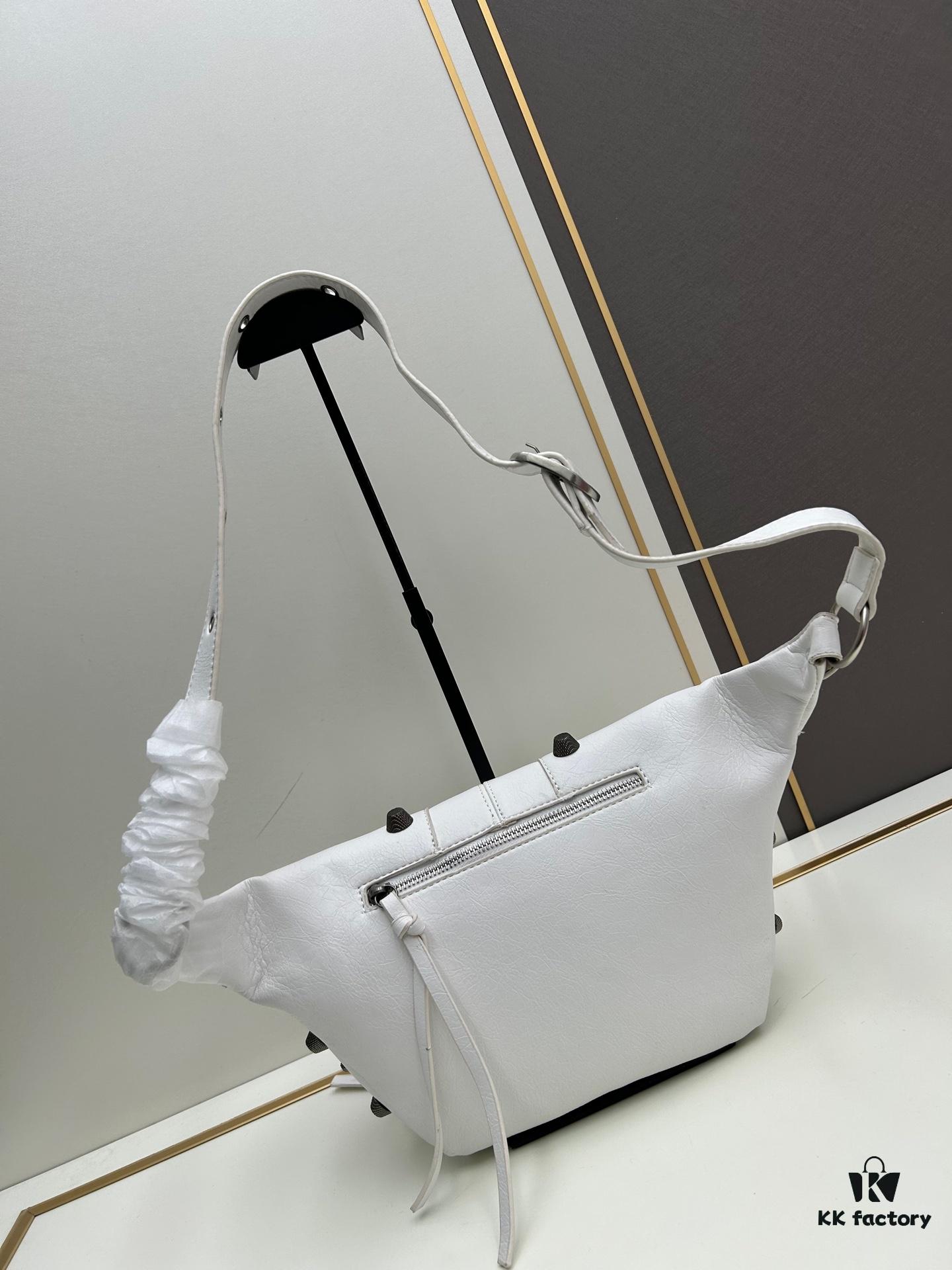 Balenciaga LE CAGOLE ||| LE CAGOLE MEN Medium Black Grained Lamb Leather Belt Bag