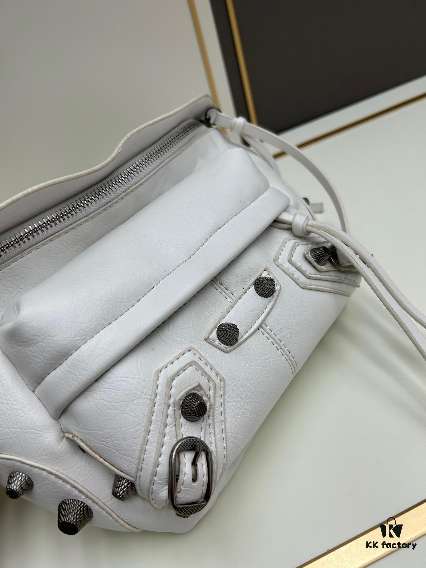 Balenciaga LE CAGOLE ||| LE CAGOLE MEN Medium Black Grained Lamb Leather Belt Bag