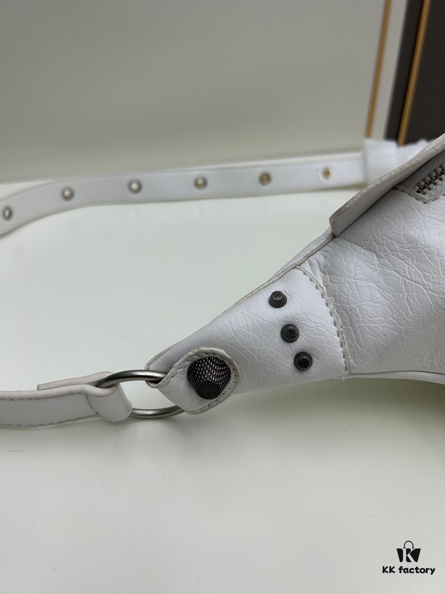 Balenciaga LE CAGOLE ||| LE CAGOLE MEN Medium Black Grained Lamb Leather Belt Bag