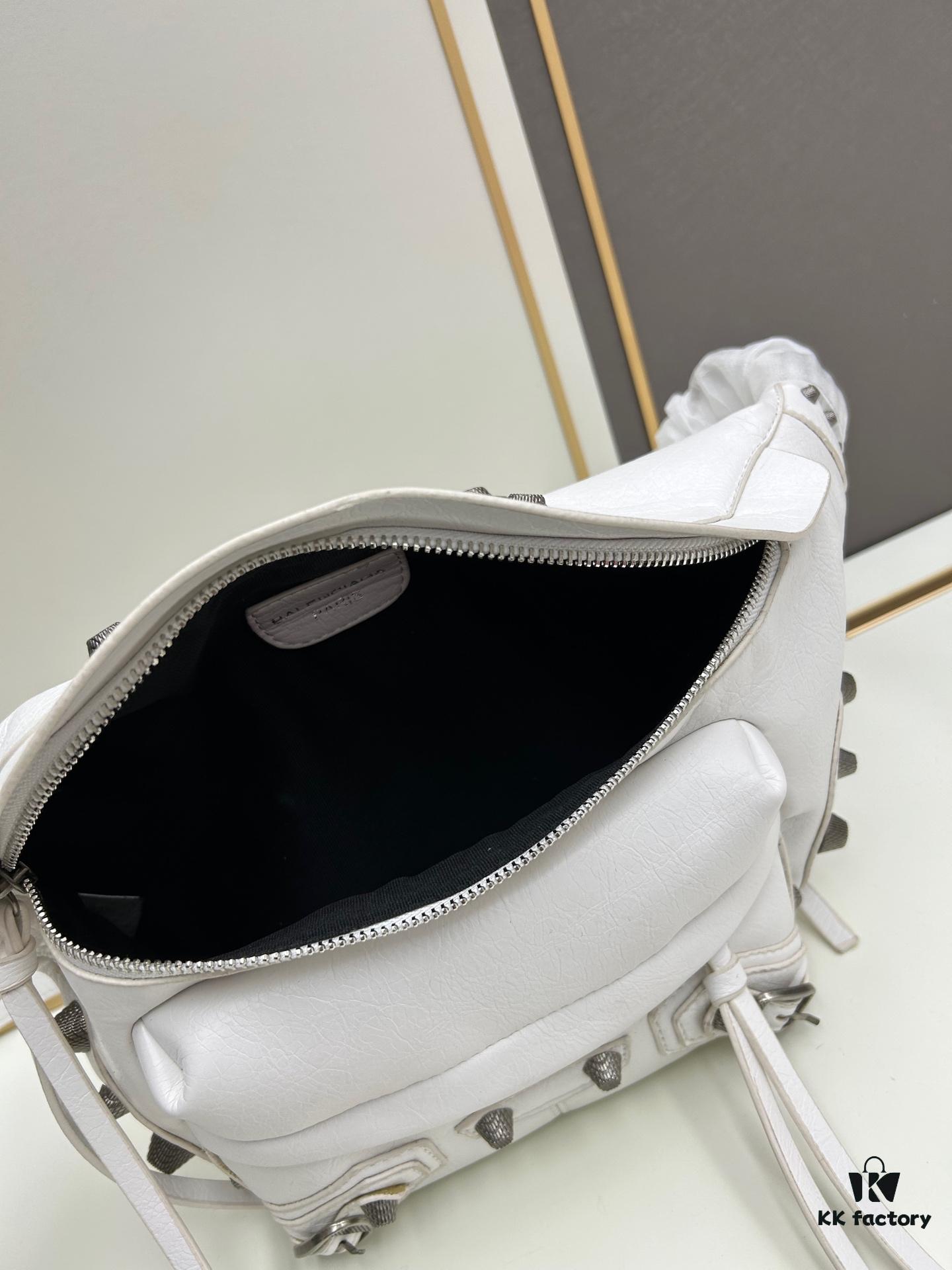 Balenciaga LE CAGOLE ||| LE CAGOLE MEN Medium Black Grained Lamb Leather Belt Bag