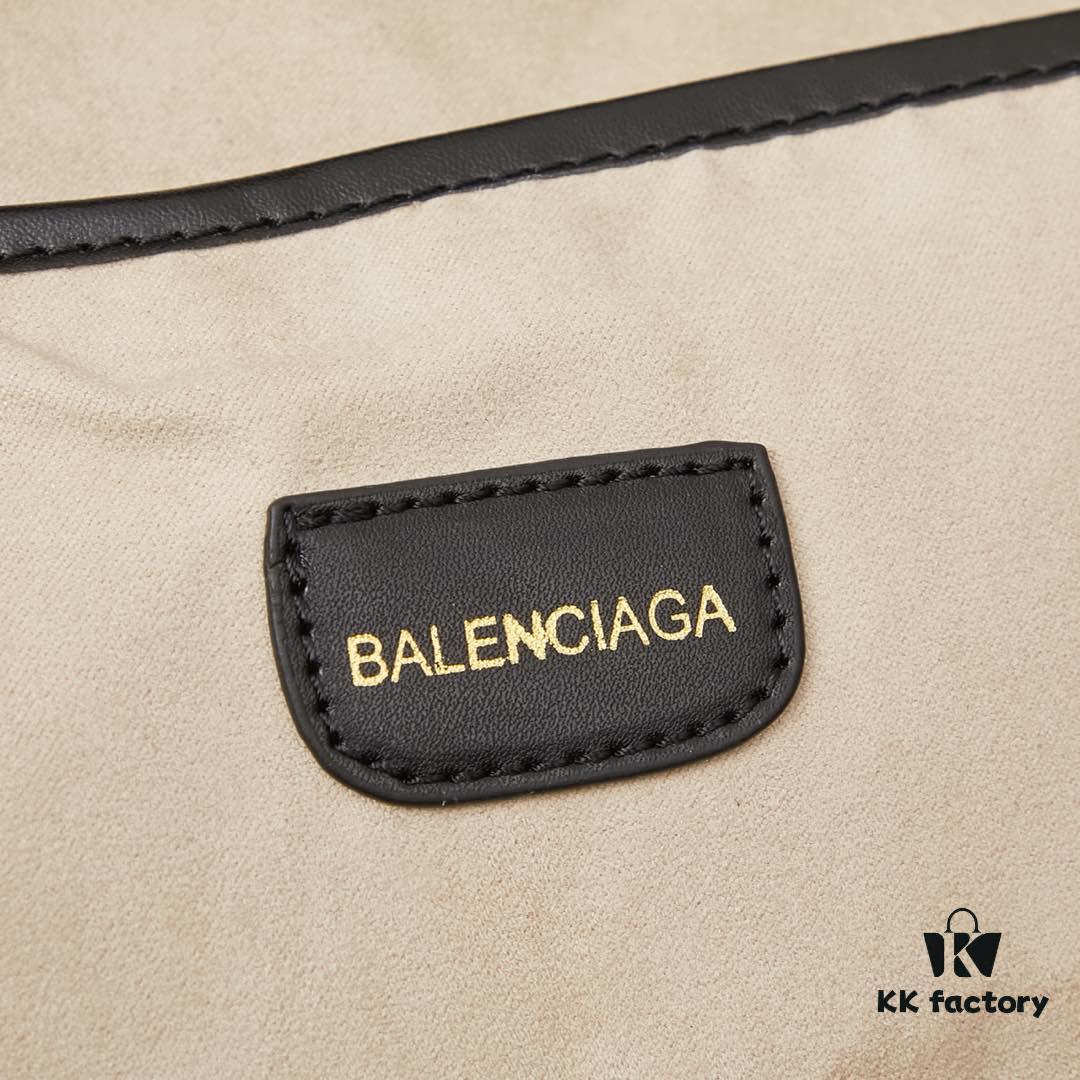 Large Balenciaga Hardware Tote – A modern interpretation of a canvas bag originally developed for the Marine Corps