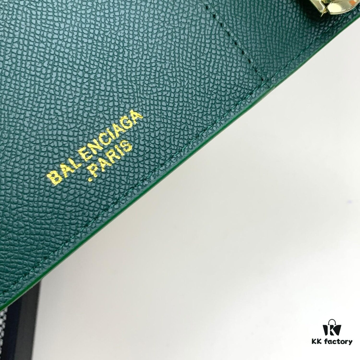 BALENCIAGA Notepad Secret Cabinet Style, Fine Smooth Material, Impeccable Craftsmanship with Built-in Card Slots and Dividers, Size 15x19x4cm