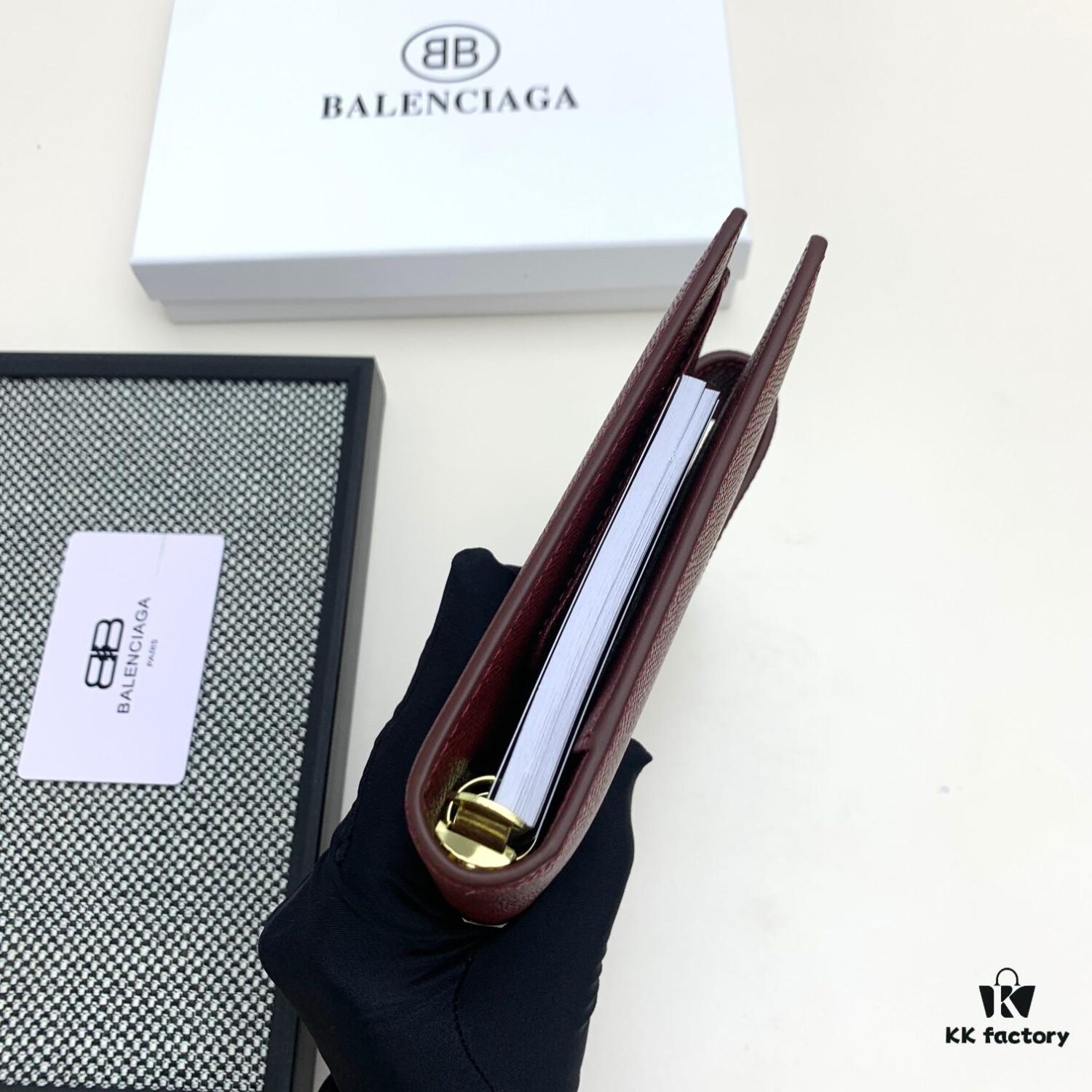 BALENCIAGA Notepad ✉️ Boutique Edition, Exquisite Smooth Material, Impeccable Craftsmanship, Featuring Card Slots and Interior Compartments, Size 15x19x4cm