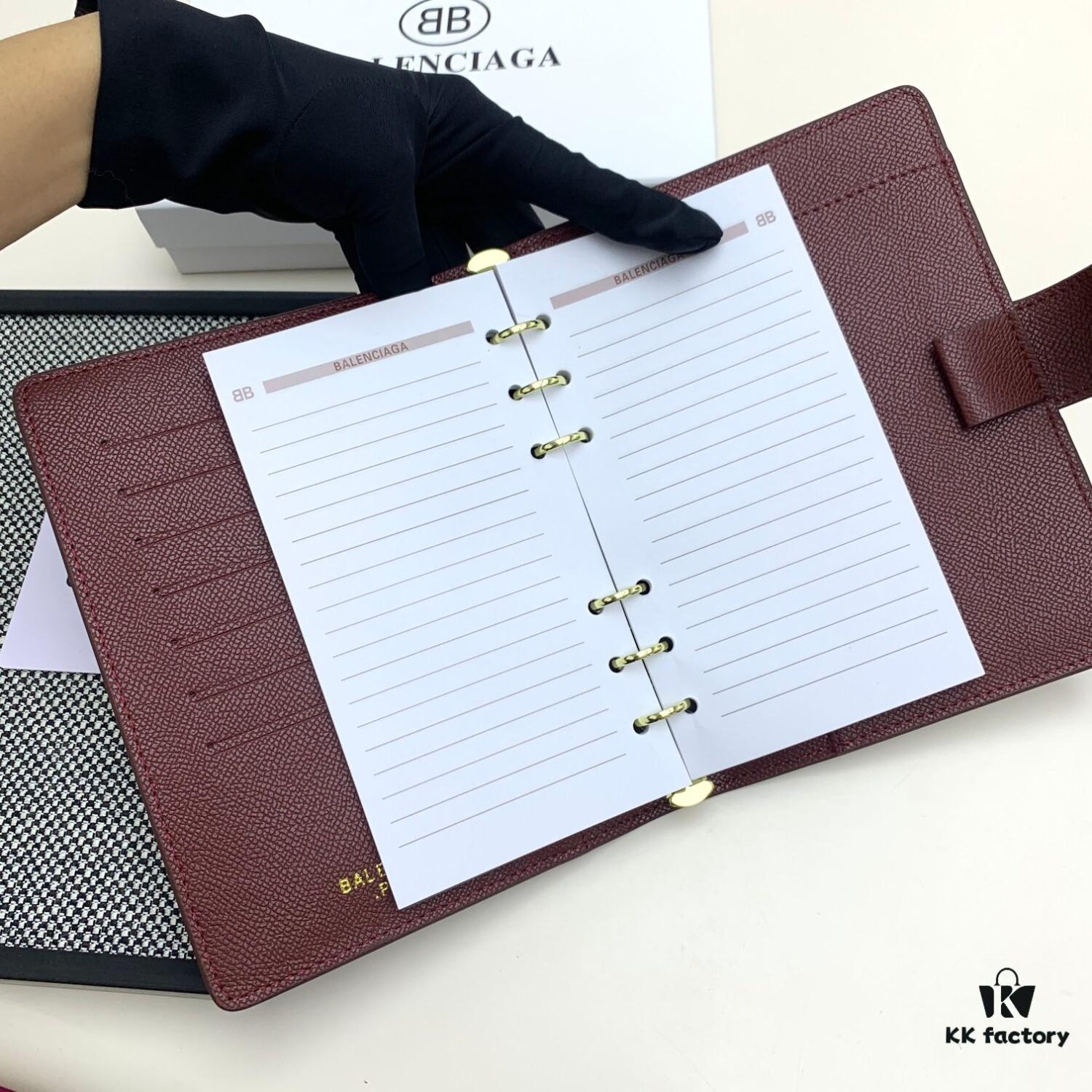 BALENCIAGA Notepad ✉️ Boutique Edition, Exquisite Smooth Material, Impeccable Craftsmanship, Featuring Card Slots and Interior Compartments, Size 15x19x4cm