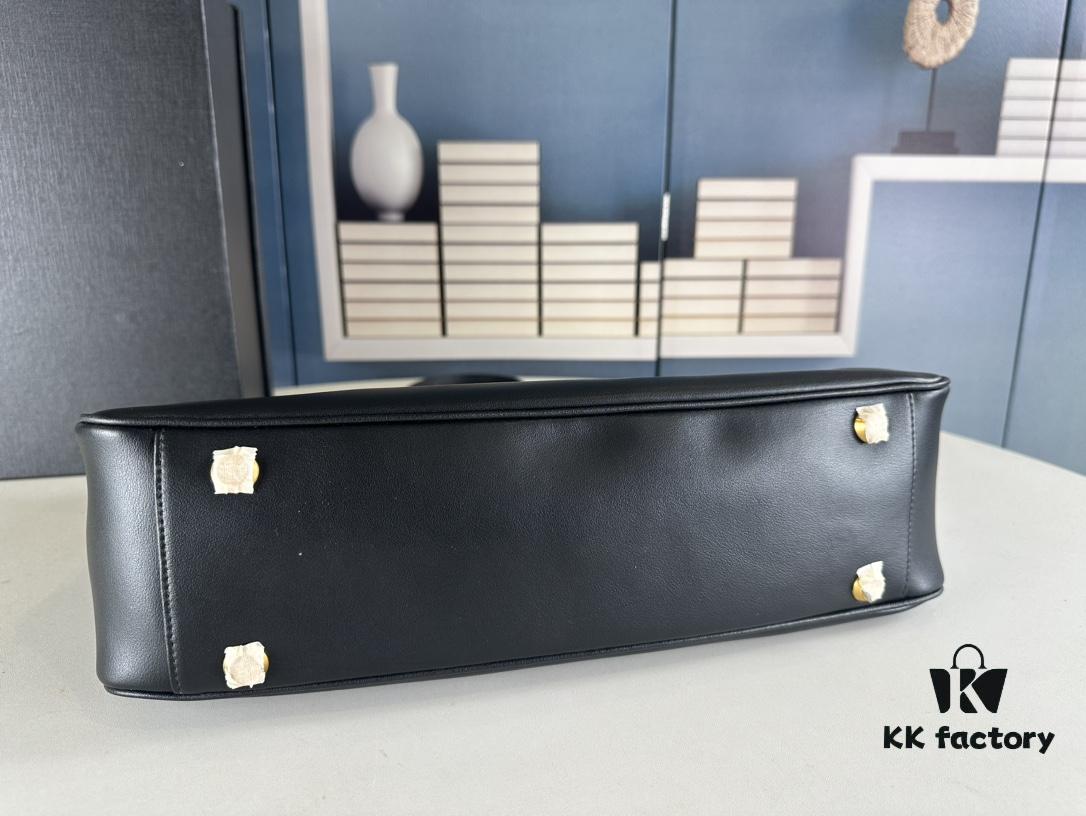 New Balenciaga Winter 24 Collection Re-see Shoulder Bucket Bag, Full-Grain Leather, Minimalist Luxury Design, Upcycled Motorcycle Glove Handbag with Keychain Closure, Effortlessly Chic Look