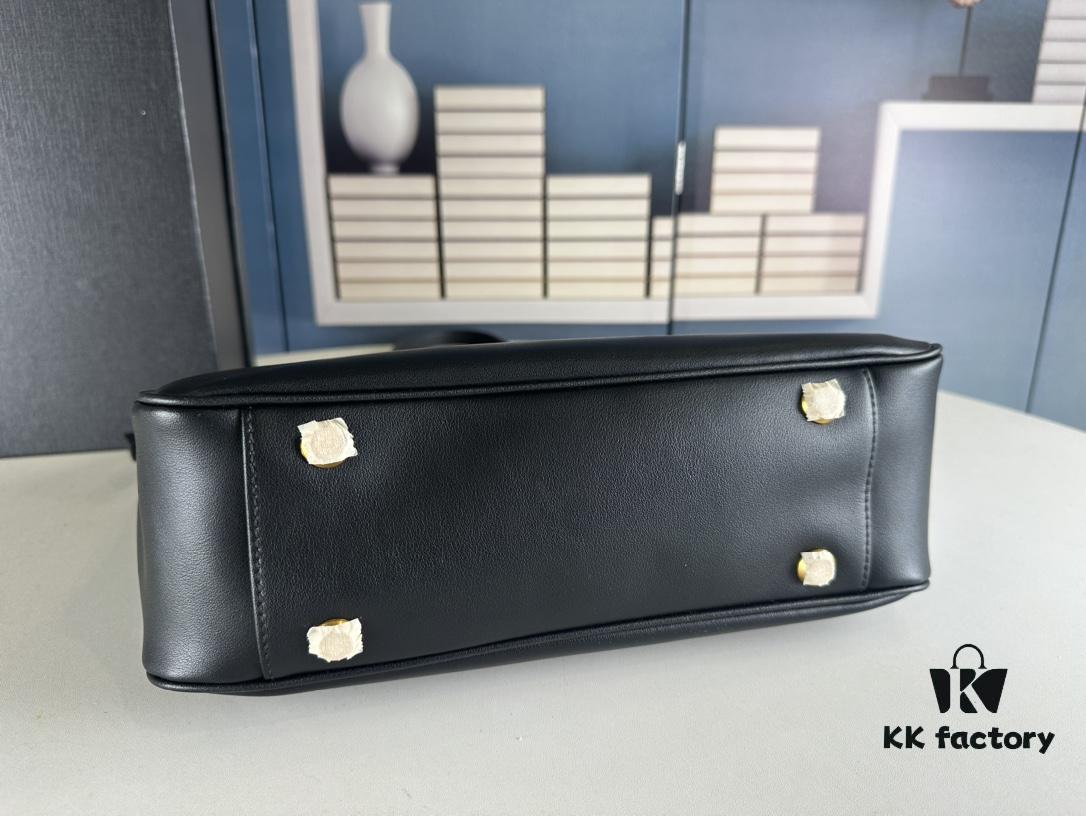 New BALENCIAGA Winter 24 Collection Re-See Shoulder Bucket Bag, Full-Grain Leather, Minimalist Luxury Design, Upcycled Motorbike Glove Handbag with Keychain Closure, Elegant and Sophisticated Lazy Lady Style