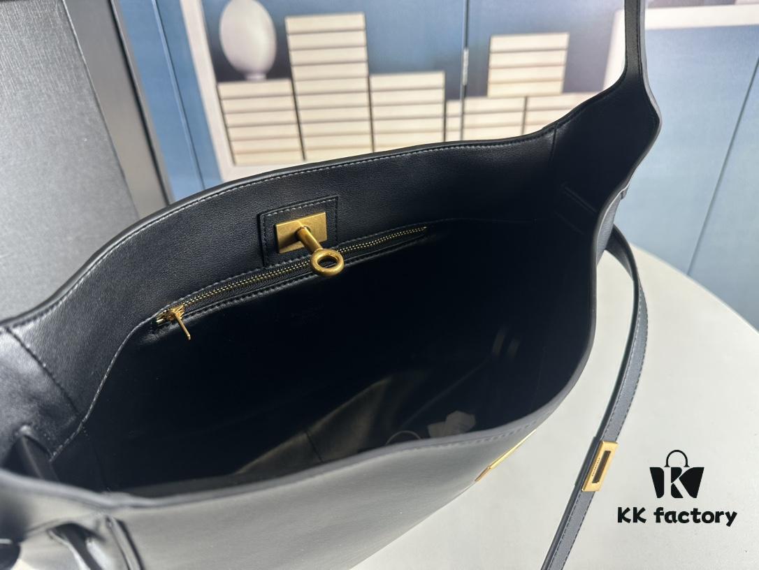 New BALENCIAGA Winter 24 Collection Re-See Shoulder Bucket Bag, Full-Grain Leather, Minimalist Luxury Design, Upcycled Motorbike Glove Handbag with Keychain Closure, Elegant and Sophisticated Lazy Lady Style