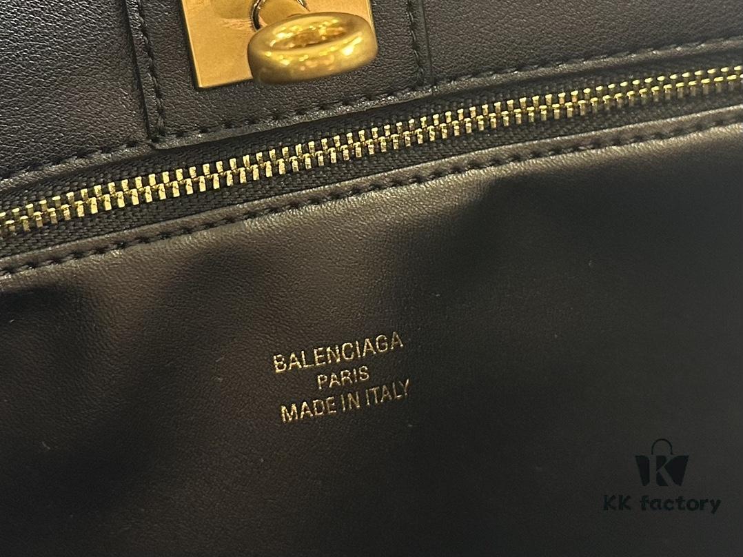 New BALENCIAGA Winter 24 Collection Re-See Shoulder Bucket Bag, Full-Grain Leather, Minimalist Luxury Design, Upcycled Motorbike Glove Handbag with Keychain Closure, Elegant and Sophisticated Lazy Lady Style