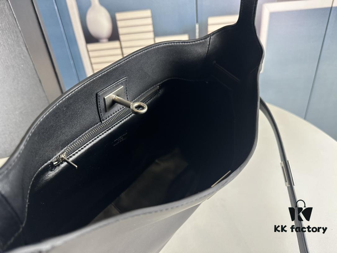 New Balenciaga Winter 24 Collection Re-See Shoulder Bucket Bag, Top-Grain Leather, Minimalist Luxury Design, Recycled Motorcycle Glove Handbag with Keychain Closure, Elegant and Sophisticated Look