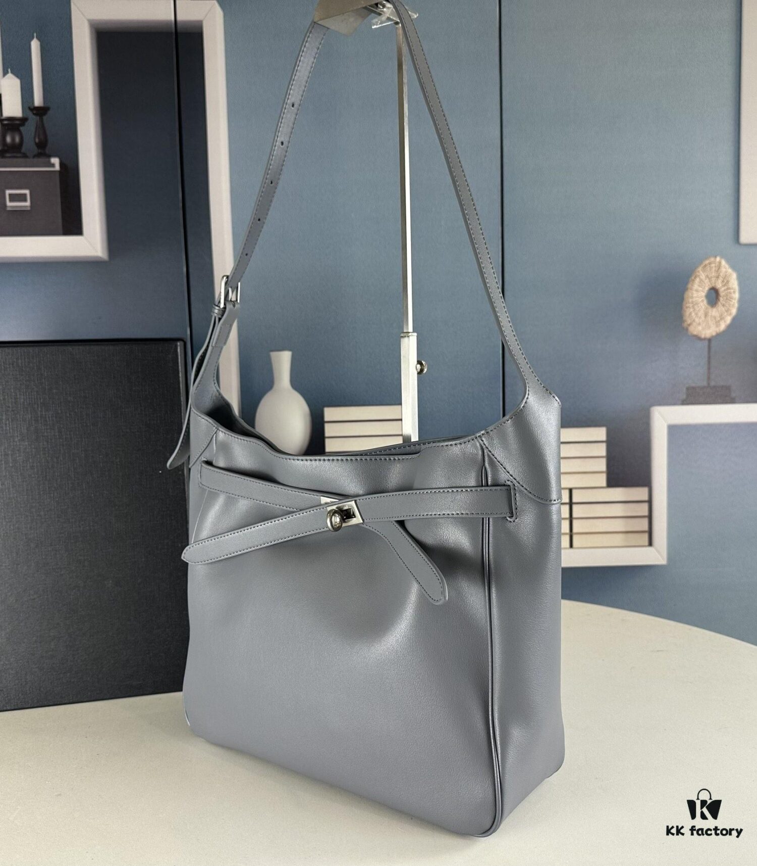 New Balenciaga Winter 24 Collection Re-see Shoulder Bucket Bag, Top Grain Leather, Minimalist Luxury Design, Upcycled Motorcycle Glove Handbag with Keychain Closure, Effortless Chic Style