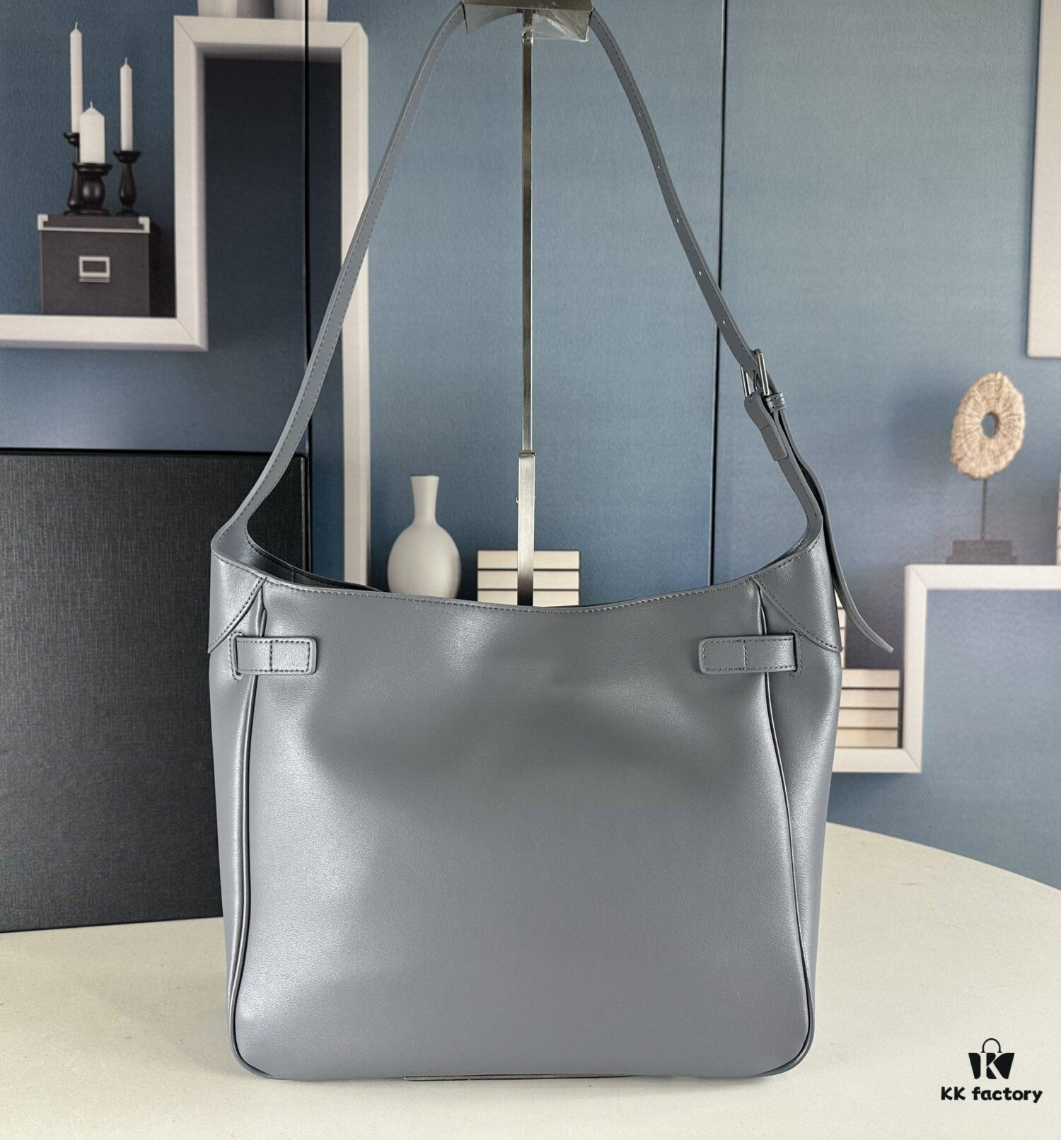 New Balenciaga Winter 24 Collection Re-see Shoulder Bucket Bag, Top Grain Leather, Minimalist Luxury Design, Upcycled Motorcycle Glove Handbag with Keychain Closure, Effortless Chic Style