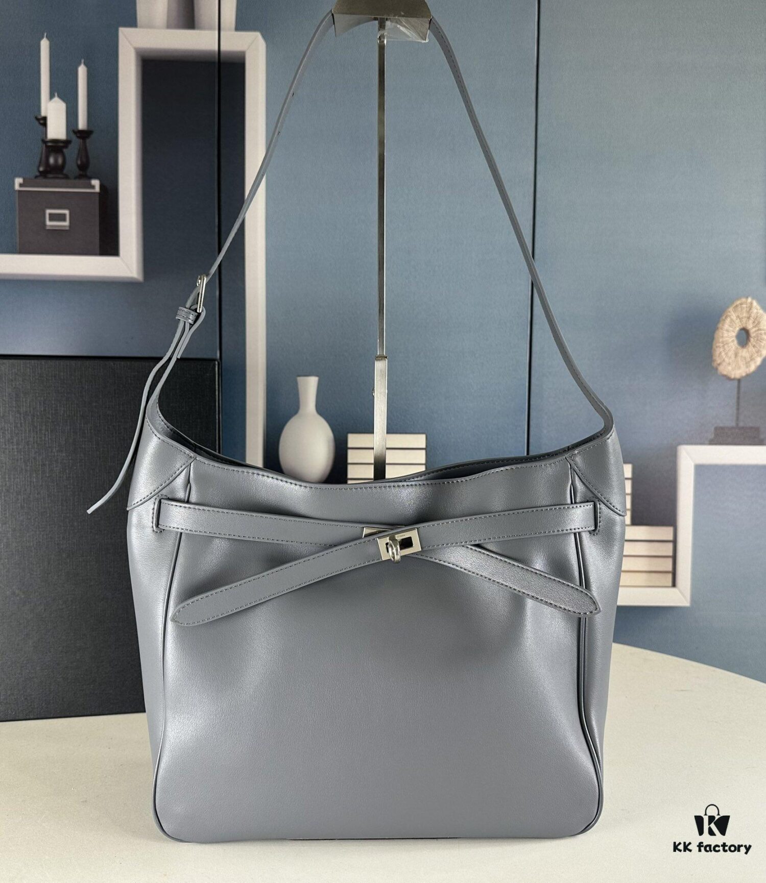 New Balenciaga Winter 24 Collection Re-see Shoulder Bucket Bag, Top Grain Leather, Minimalist Luxury Design, Upcycled Motorcycle Glove Handbag with Keychain Closure, Effortless Chic Style