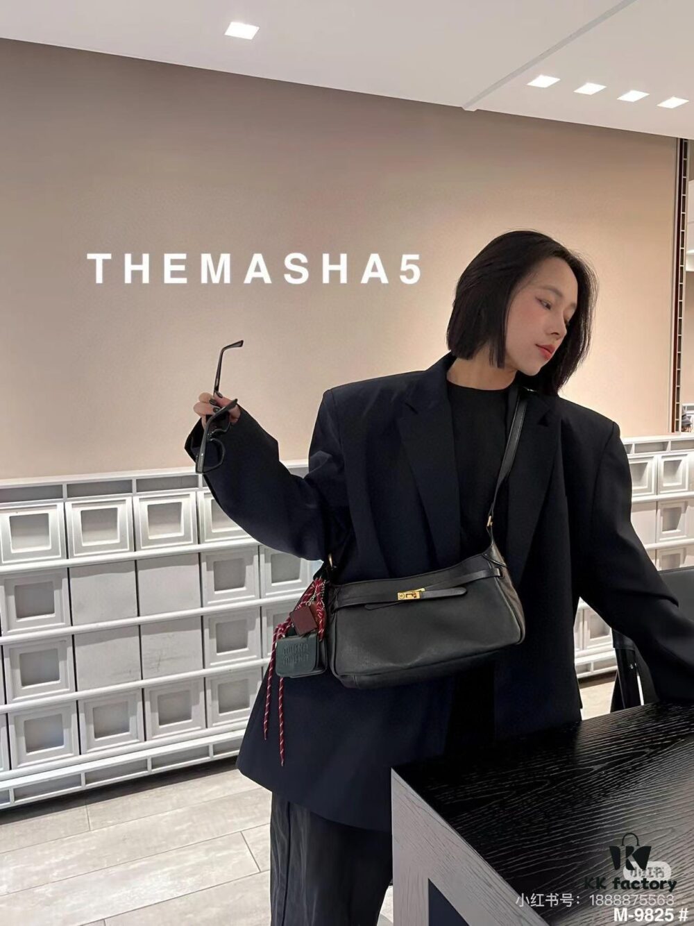 New BALENCIAGA Winter 24 Collection Re-See Shoulder Bucket Bag, Full-Grain Leather, Minimalist Luxury Design, Upcycled Motorcycle Glove Clutch with Keychain Closure, Effortlessly Chic Oversized Look