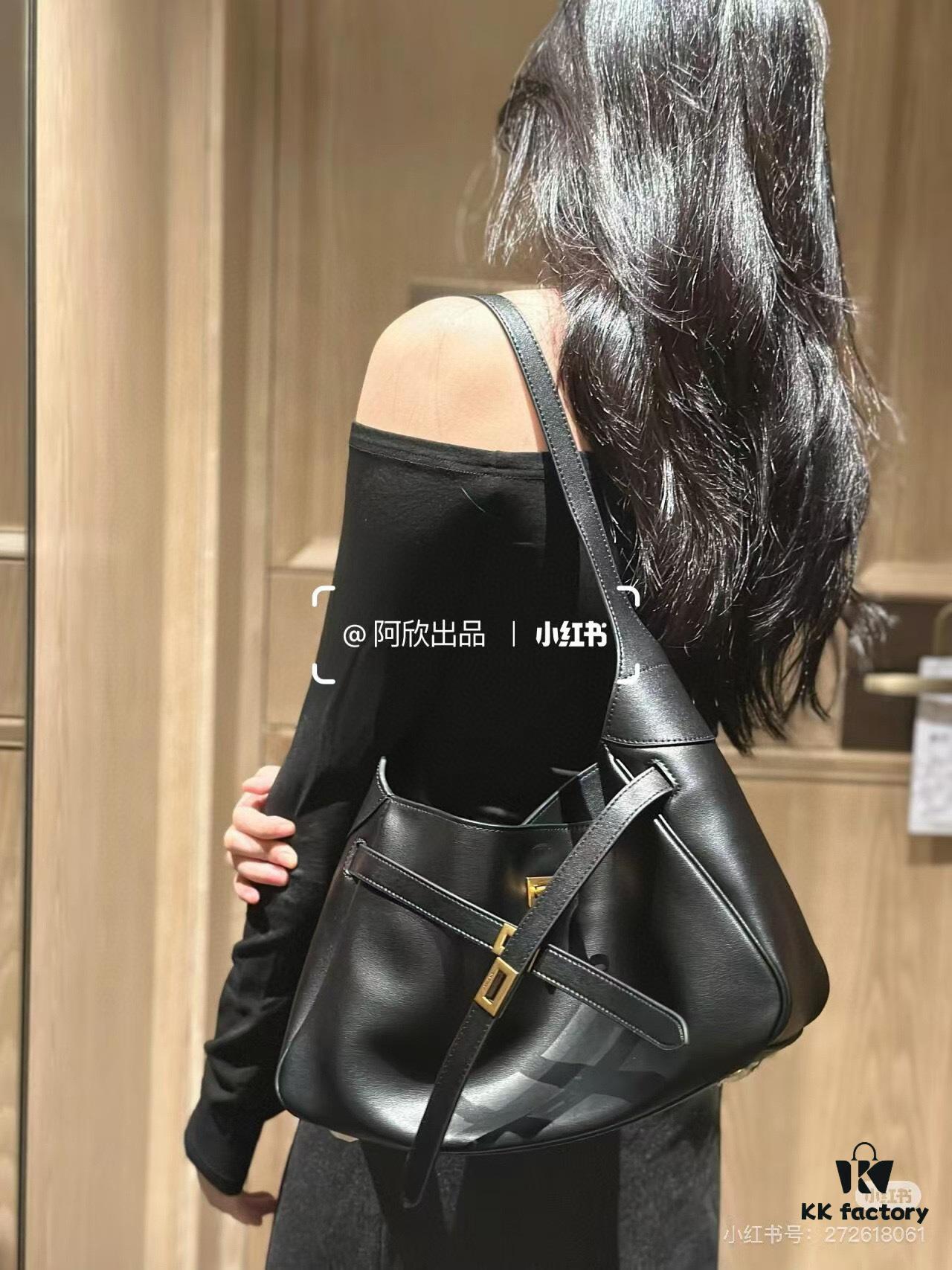 New BALENCIAGA Winter 24 Collection Re-See Shoulder Bucket Bag, Full-Grain Leather, Minimalist Luxury Design, Upcycled Motorcycle Glove Clutch with Keychain Closure, Effortlessly Chic Oversized Look