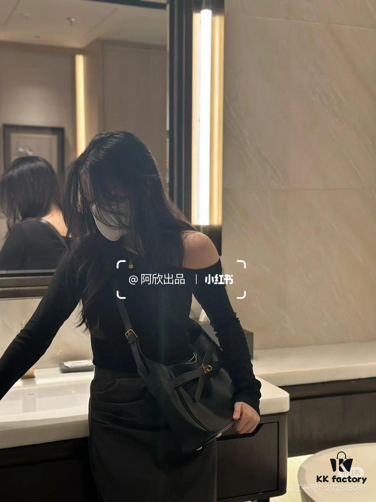 New BALENCIAGA Winter 24 Collection Re-See Shoulder Bucket Bag, Full-Grain Leather, Minimalist Luxury Design, Upcycled Motorcycle Glove Clutch with Keychain Closure, Effortlessly Chic Oversized Look