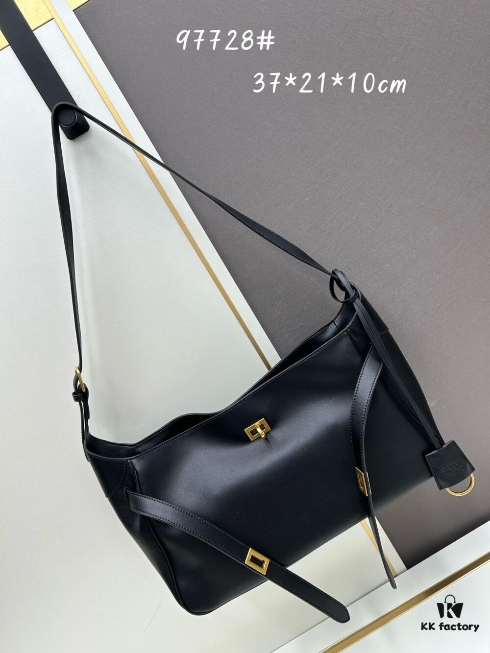 New BALENCIAGA Winter 24 Collection Re-See Shoulder Bucket Bag, Full-Grain Leather, Minimalist Luxury Design, Upcycled Motorbike Glove Handbag with Keyring Closure, Elegant and Edgy Style