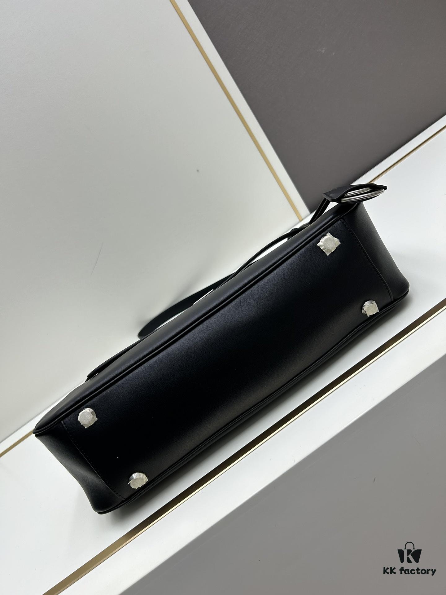 New BALENCIAGA Winter 24 Collection Re-See Shoulder Bucket Bag, Top-Grain Cowhide Leather, Minimalist Luxury Design