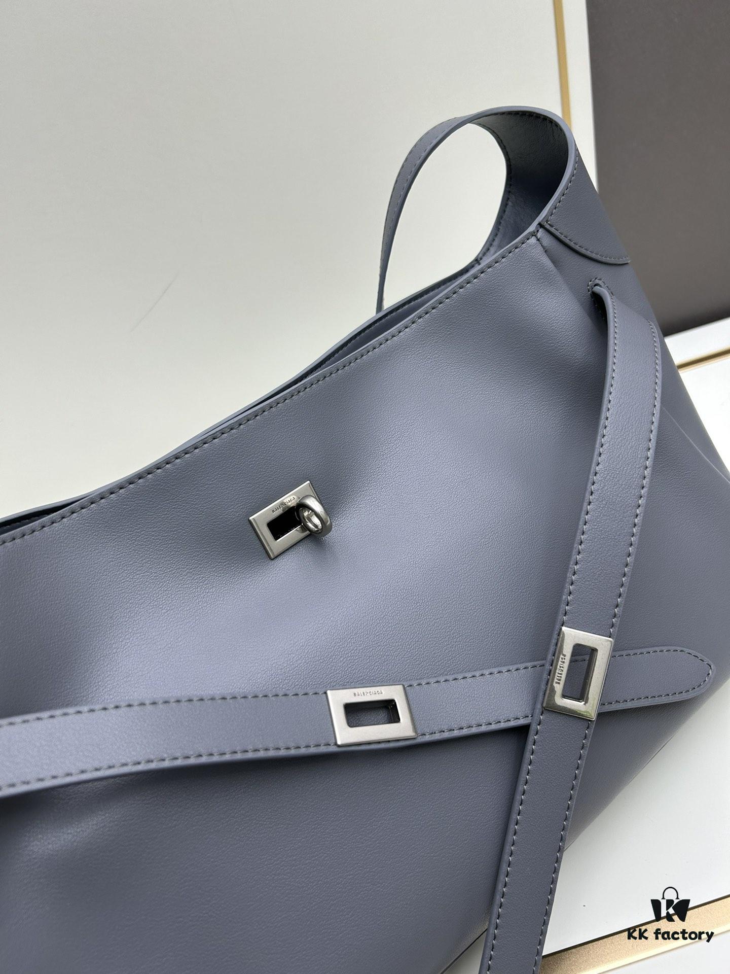 New BALENCIAGA Winter 24 Collection Re-See Shoulder Bucket Bag, Full-Grain Leather, Minimalist Luxury Design, Upcycled Motorcycle Glove Handbag with Keychain Closure, Elegant and Sophisticated Look