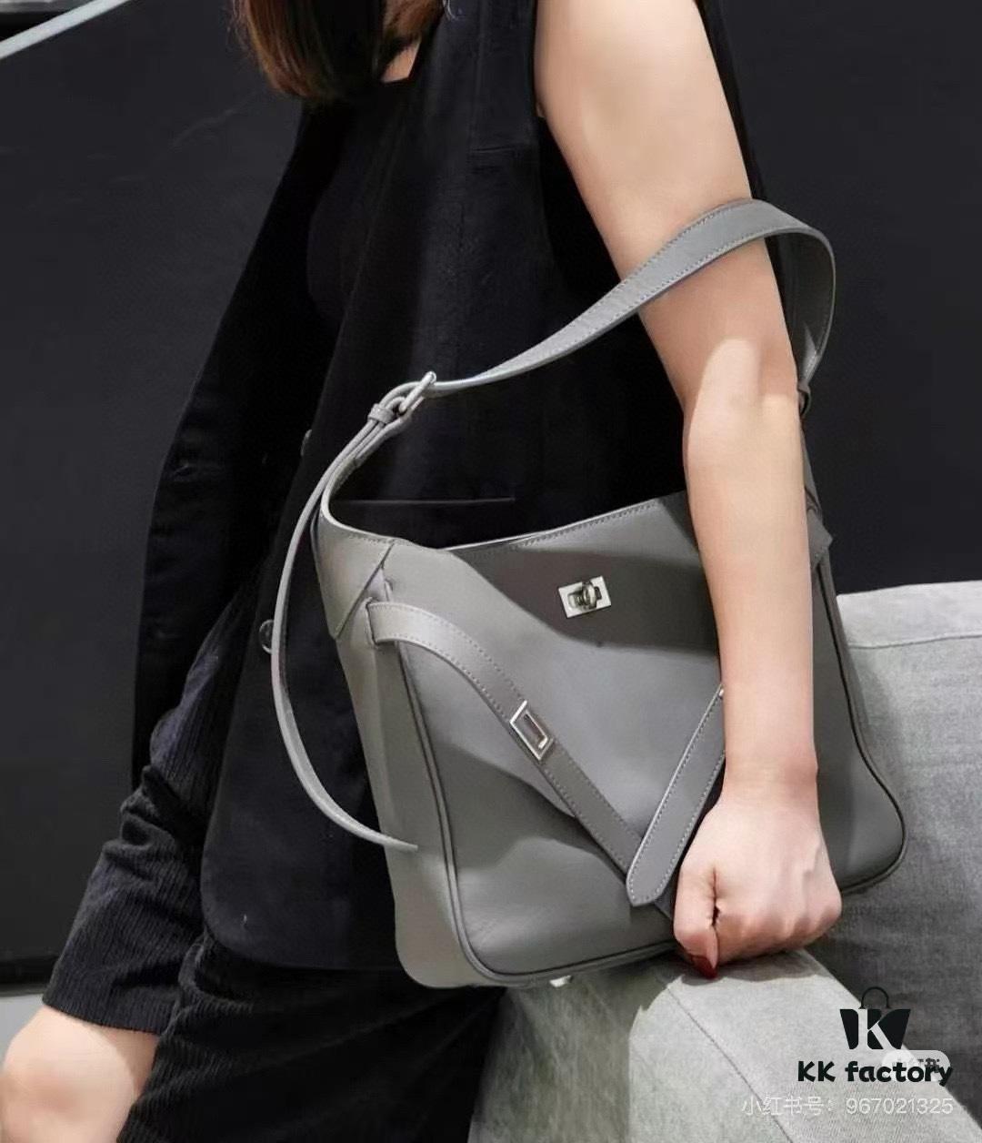 New Balenciaga Winter 24 Collection Re-See Shoulder Bucket Bag, Top-Grain Leather, Minimalist Luxury Design, Upcycled Motorbike Glove Handbag with Keychain Closure, Effortless Chic Style