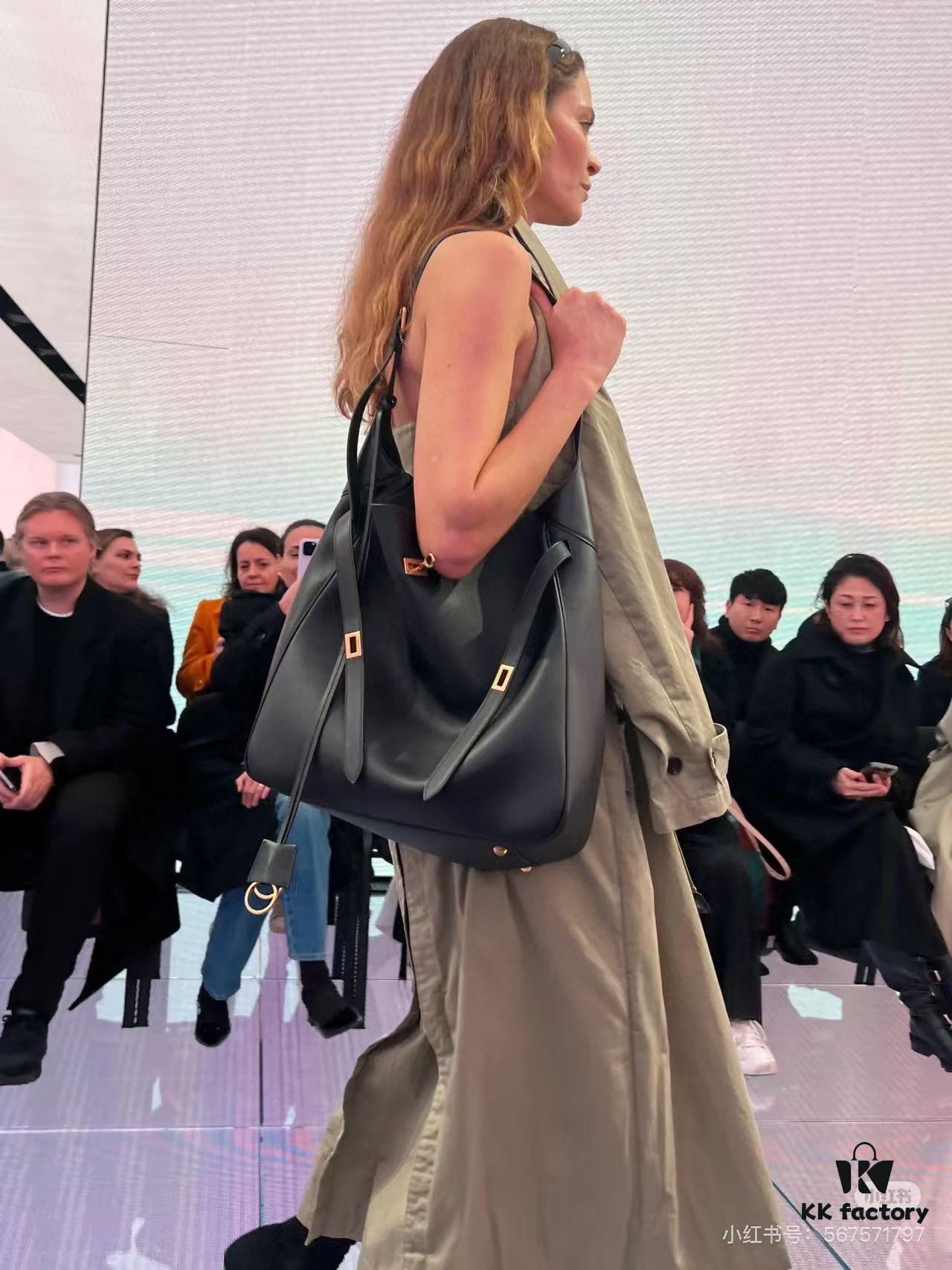 New Balenciaga Winter 24 Collection Re-See Shoulder Bucket Bag, Top-Grain Leather, Minimalist Luxury Design, Upcycled Motorbike Glove Handbag with Keychain Closure, Effortless Chic Style