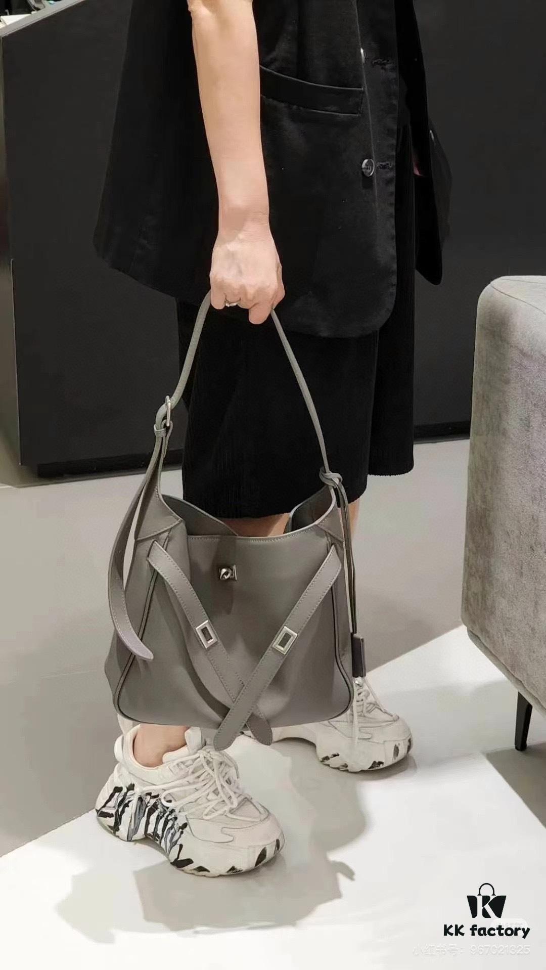 New Balenciaga Winter 24 Collection Re-See Shoulder Bucket Bag, Top-Grain Leather, Minimalist Luxury Design, Upcycled Motorbike Glove Handbag with Keychain Closure, Effortless Chic Style