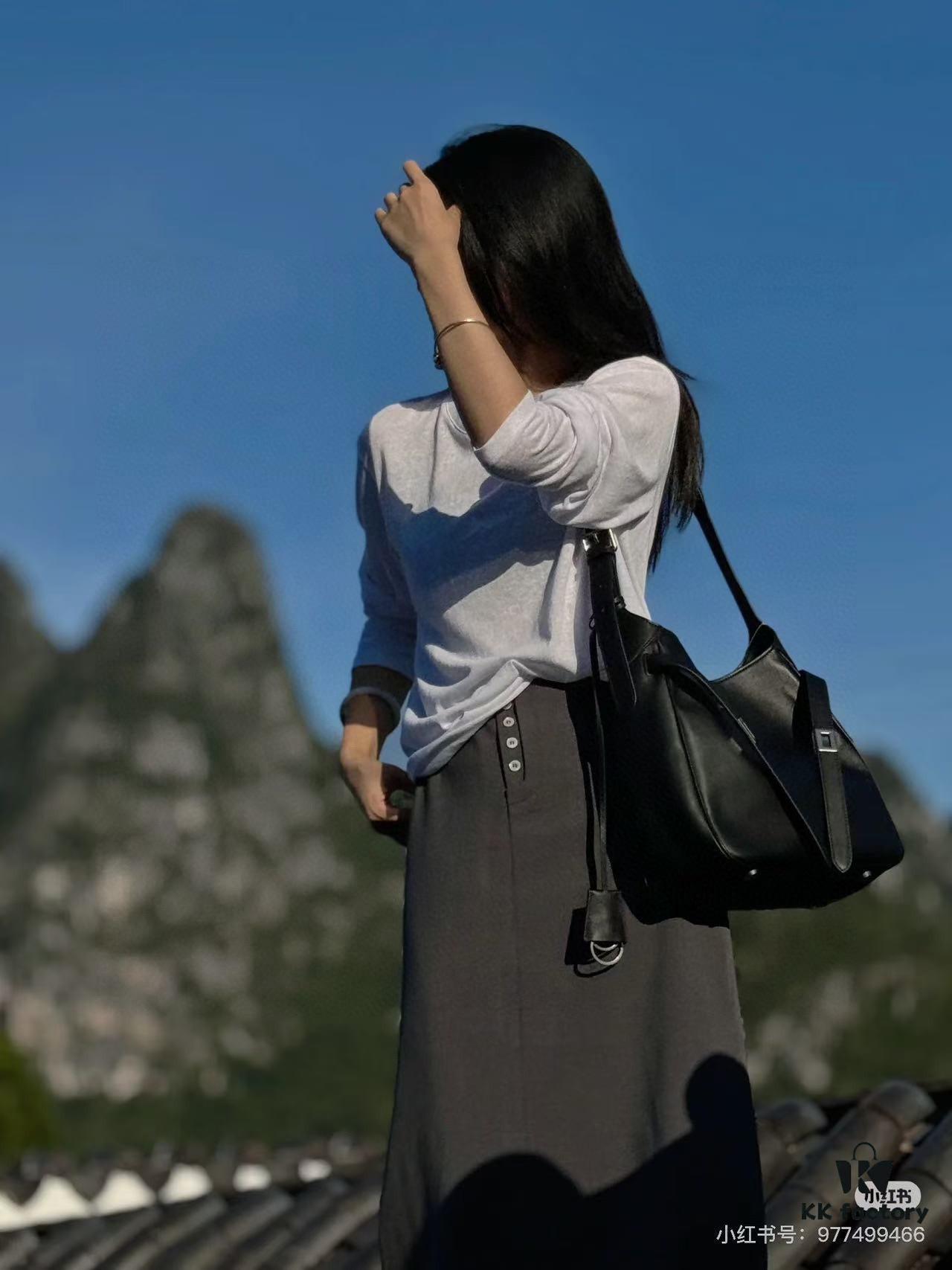 New Balenciaga Winter 24 Collection Re-See Shoulder Bucket Bag, Top-Grain Leather, Minimalist Luxury Design, Upcycled Motorbike Glove Handbag with Keychain Closure, Effortless Chic Style