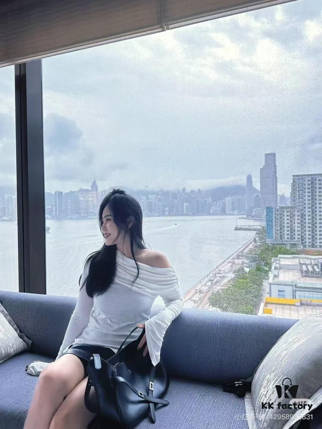 New Balenciaga Winter 24 Collection Re-See Shoulder Bucket Bag, Top-Grain Leather, Minimalist Luxury Design, Upcycled Motorbike Glove Handbag with Keychain Closure, Effortless Chic Style