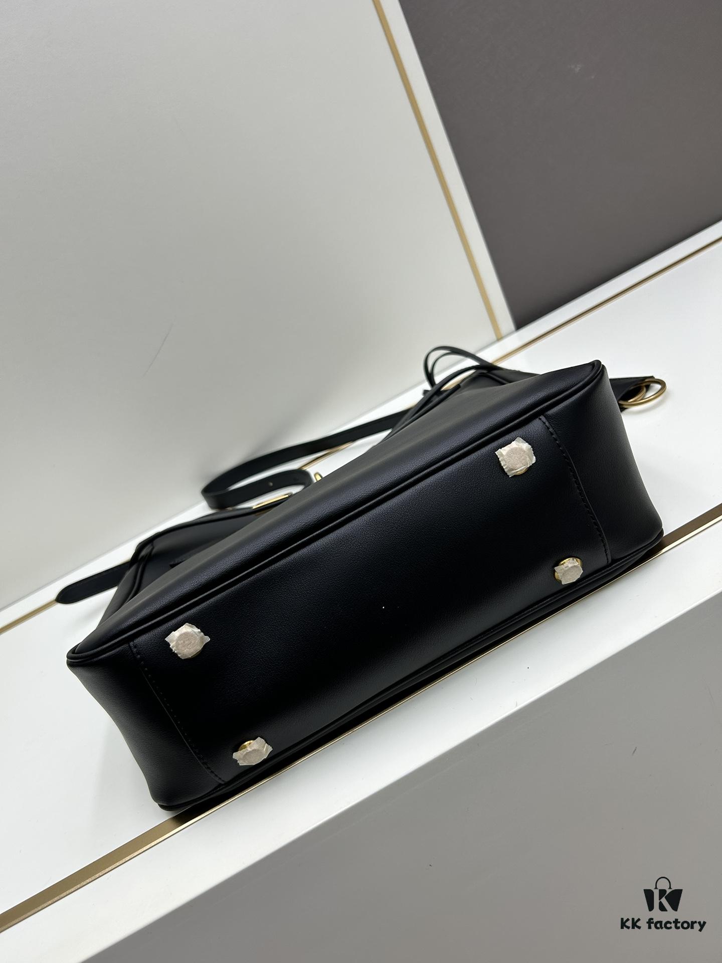 New Balenciaga Winter 24 Collection Re-see Handbag, Shoulder Bucket Bag in Full-Grain Leather, Minimalist Luxury Design Upcycled from Motorcycle Gloves with Keychain Closure, Effortlessly Chic Oversized Look