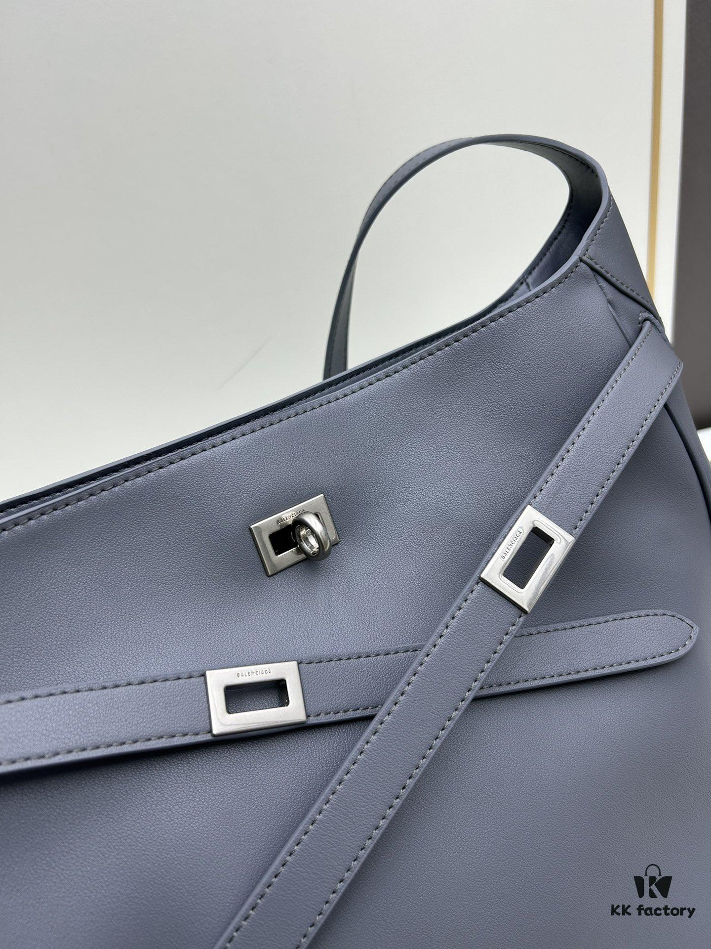 New BALENCIAGA Winter 24 Collection Re-See Shoulder Bucket Bag, Full-Grain Leather, Minimalist Luxury Design, Upcycled Motorbike Glove Handbag with Keychain Closure, Elegant and Sophisticated, Size 30x25x10