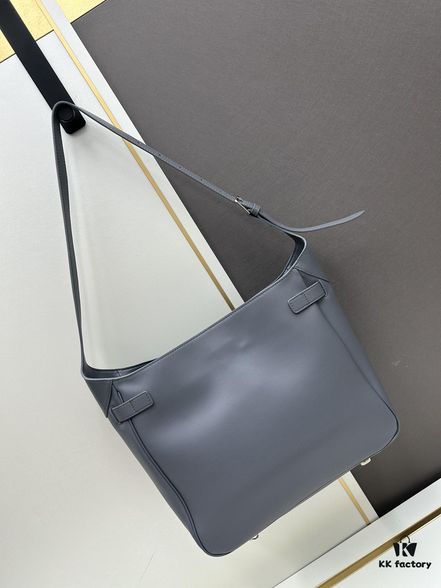 New BALENCIAGA Winter 24 Collection Re-See Shoulder Bucket Bag, Full-Grain Leather, Minimalist Luxury Design, Upcycled Motorbike Glove Handbag with Keychain Closure, Elegant and Sophisticated, Size 30x25x10