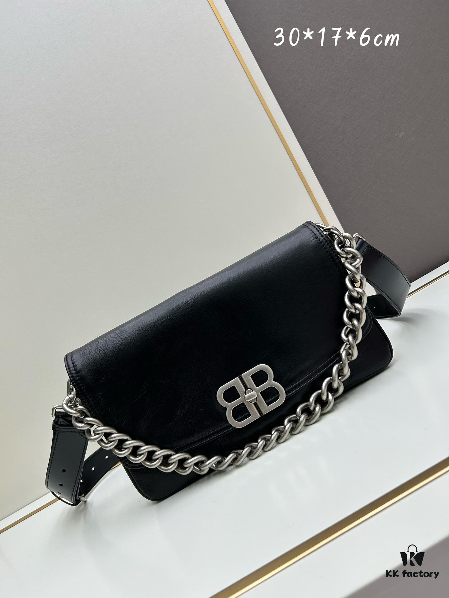 Medium Size 💰 Latest Hot-Selling Balenciaga New Soft Bag 84883, Top Grain Leather, Soft and Fine Texture, Stylish Metal Chain Strap