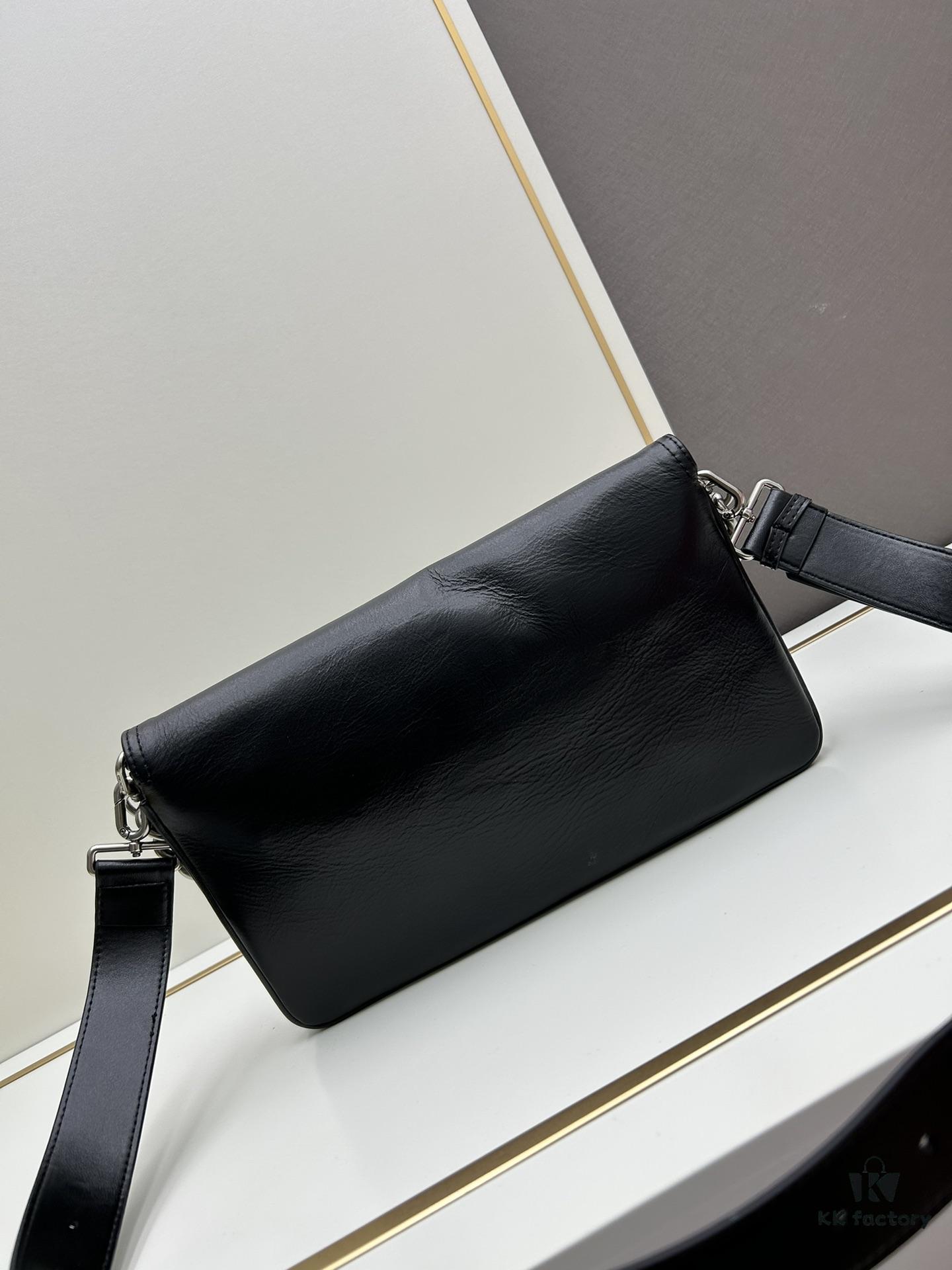 Medium Size 💰 Latest Hot-Selling Balenciaga New Soft Bag 84883, Top Grain Leather, Soft and Fine Texture, Stylish Metal Chain Strap