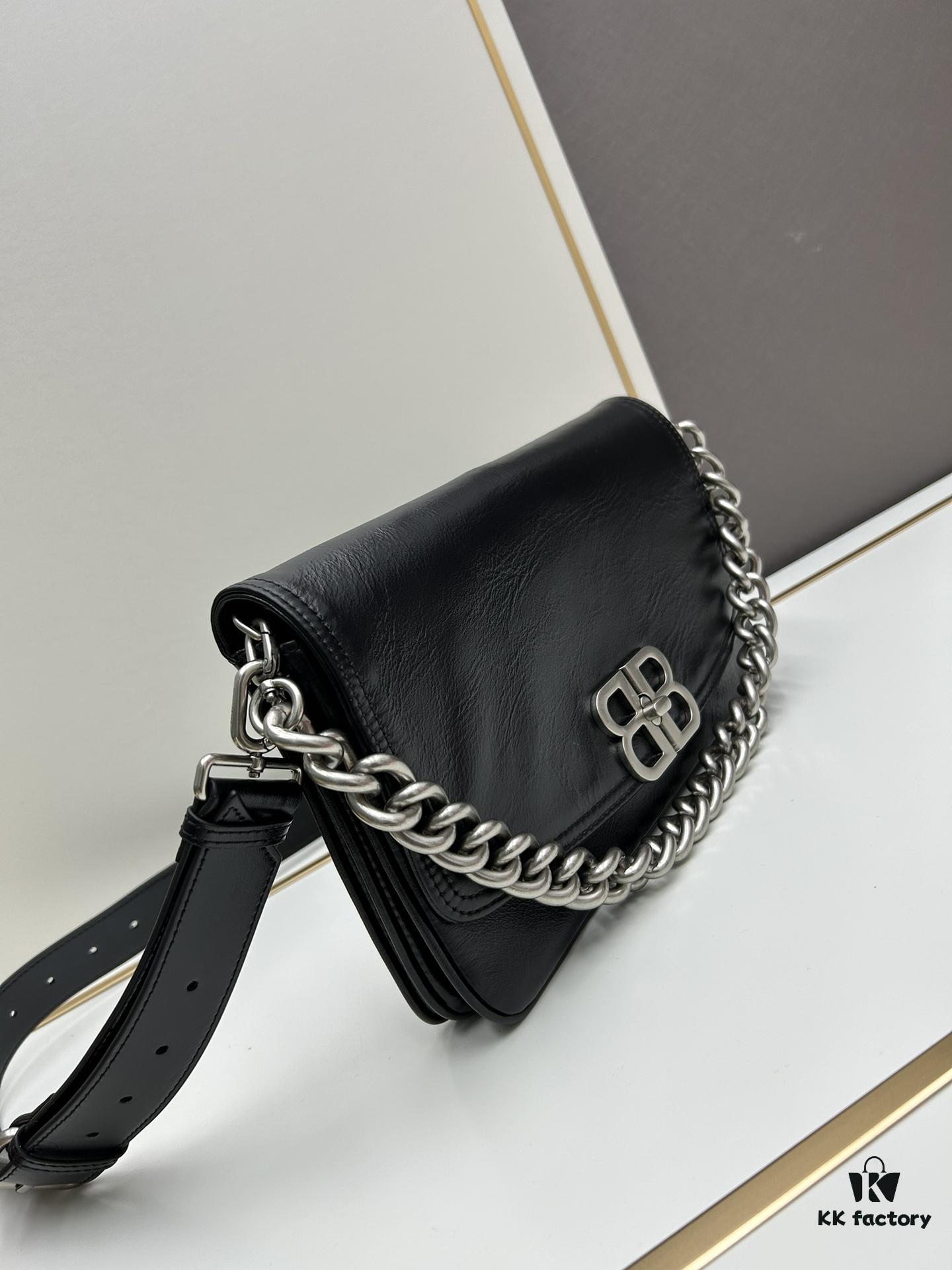 Medium Size 💰 Latest Hot-Selling Balenciaga New Soft Bag 84883, Top Grain Leather, Soft and Fine Texture, Stylish Metal Chain Strap
