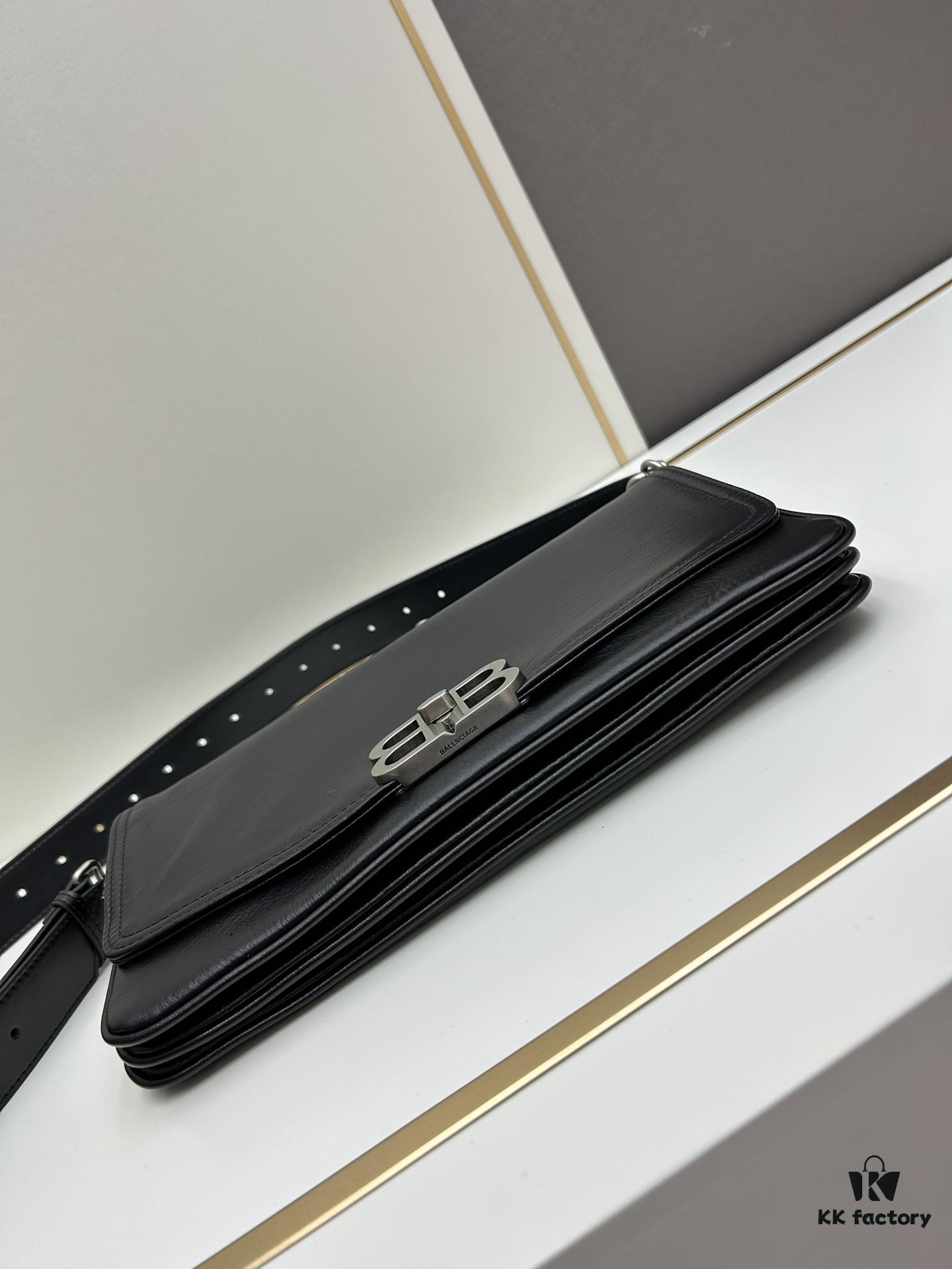 Medium Size 💰 Latest Hot-Selling Balenciaga New Soft Bag 84883, Top Grain Leather, Soft and Fine Texture, Stylish Metal Chain Strap