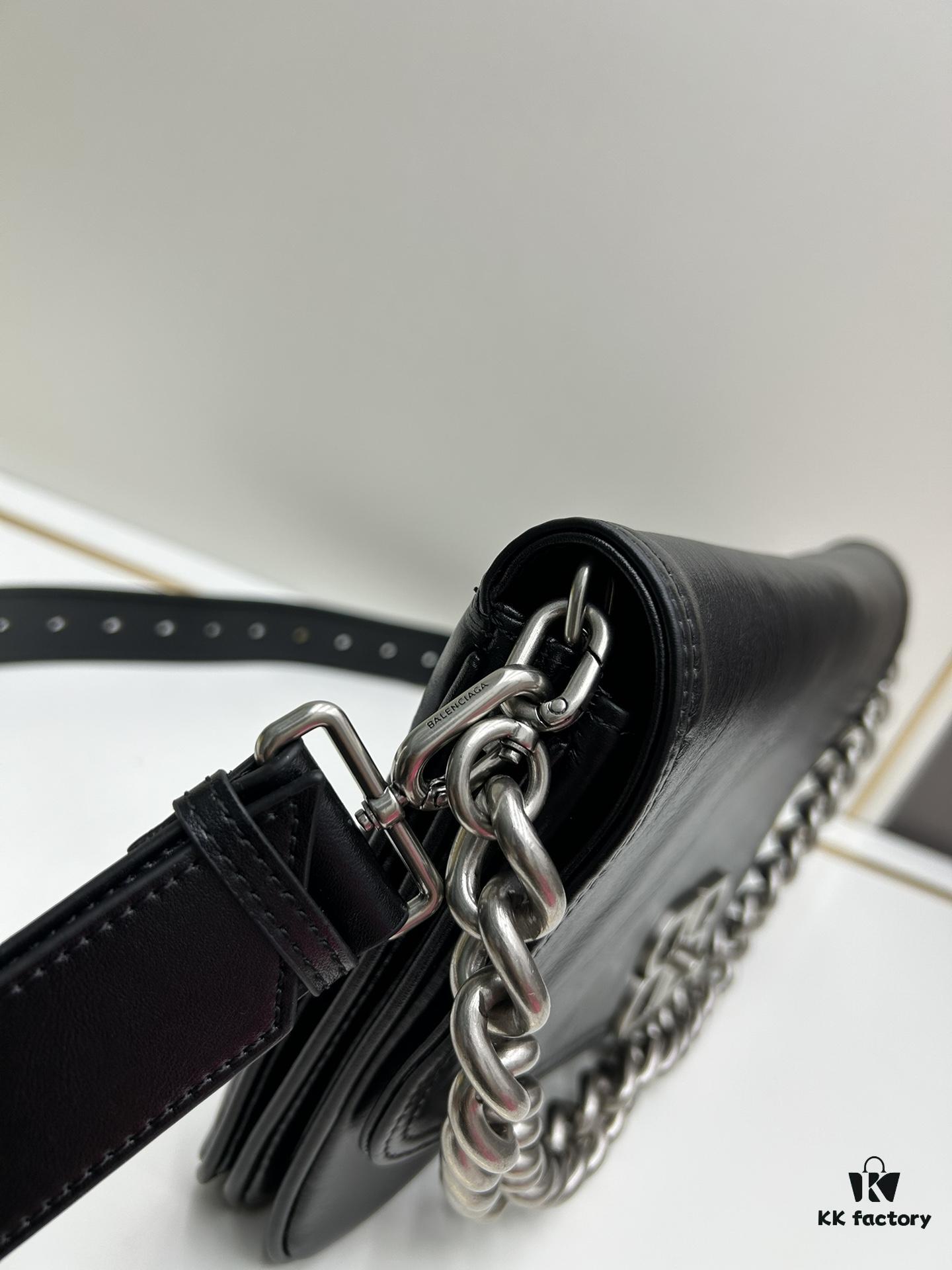 Medium Size 💰 Latest Hot-Selling Balenciaga New Soft Bag 84883, Top Grain Leather, Soft and Fine Texture, Stylish Metal Chain Strap